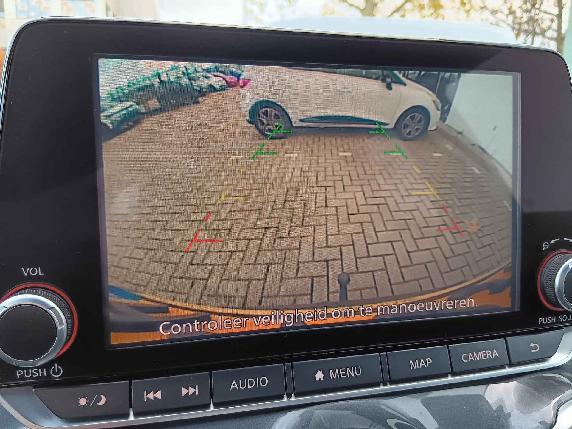 Nissan Juke 1.0 DIG-T N-Connecta Navigatie / Parkeercamera / Trekhaak - 4/34