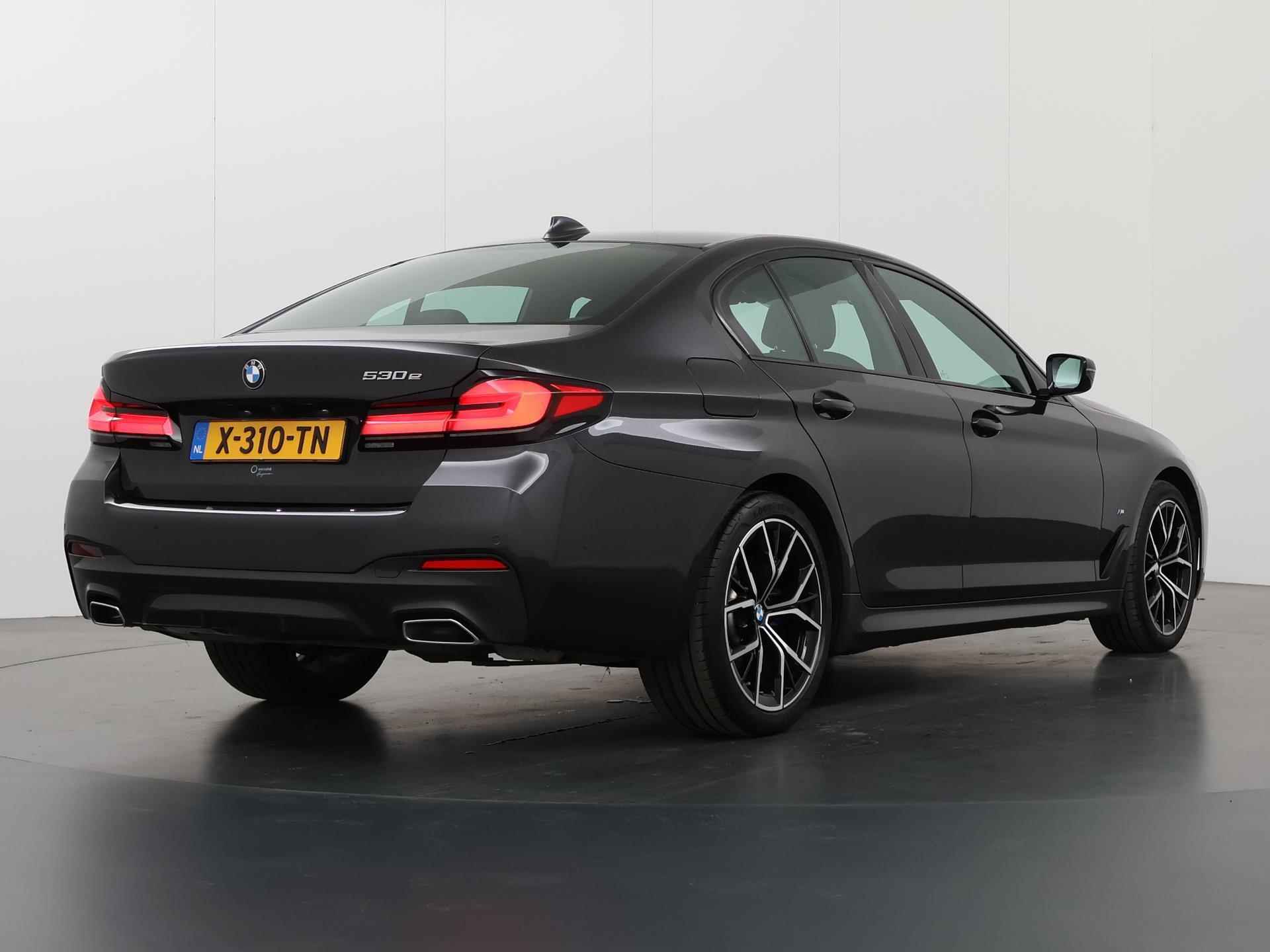 BMW 5-serie 530e High Executive M-Sport | Facelift | Digitaal Dashboard | Keyless go | Stoelverwarming | Navigatie | Stuur verwarming | 19" Lichtmetaal | Sportstoelen | Achteruitrijcamera | - 3/48