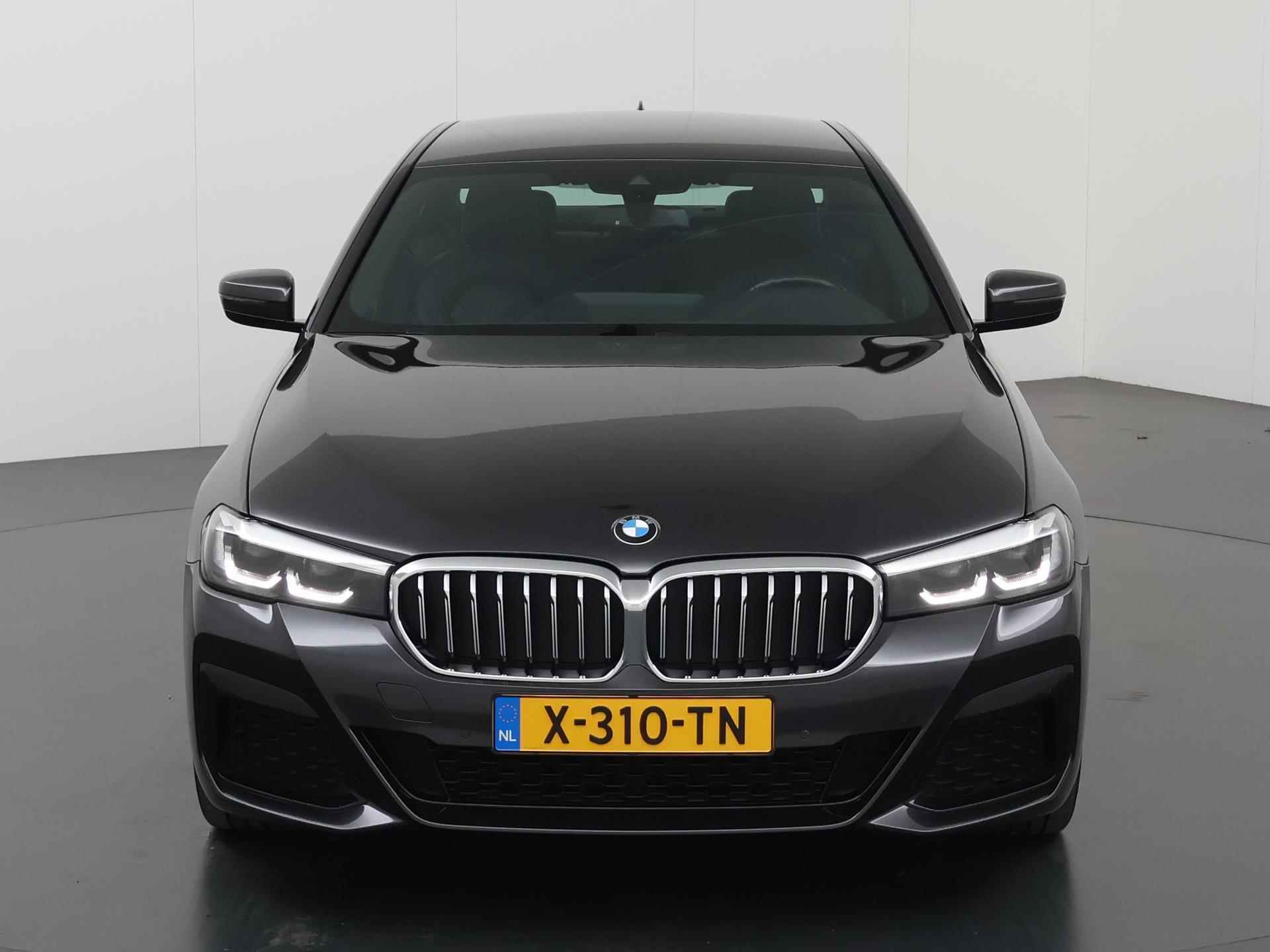 BMW 5-serie 530e High Executive M-Sport | Facelift | Digitaal Dashboard | Keyless go | Stoelverwarming | Navigatie | Stuur verwarming | 19" Lichtmetaal | Sportstoelen | Achteruitrijcamera | - 4/48
