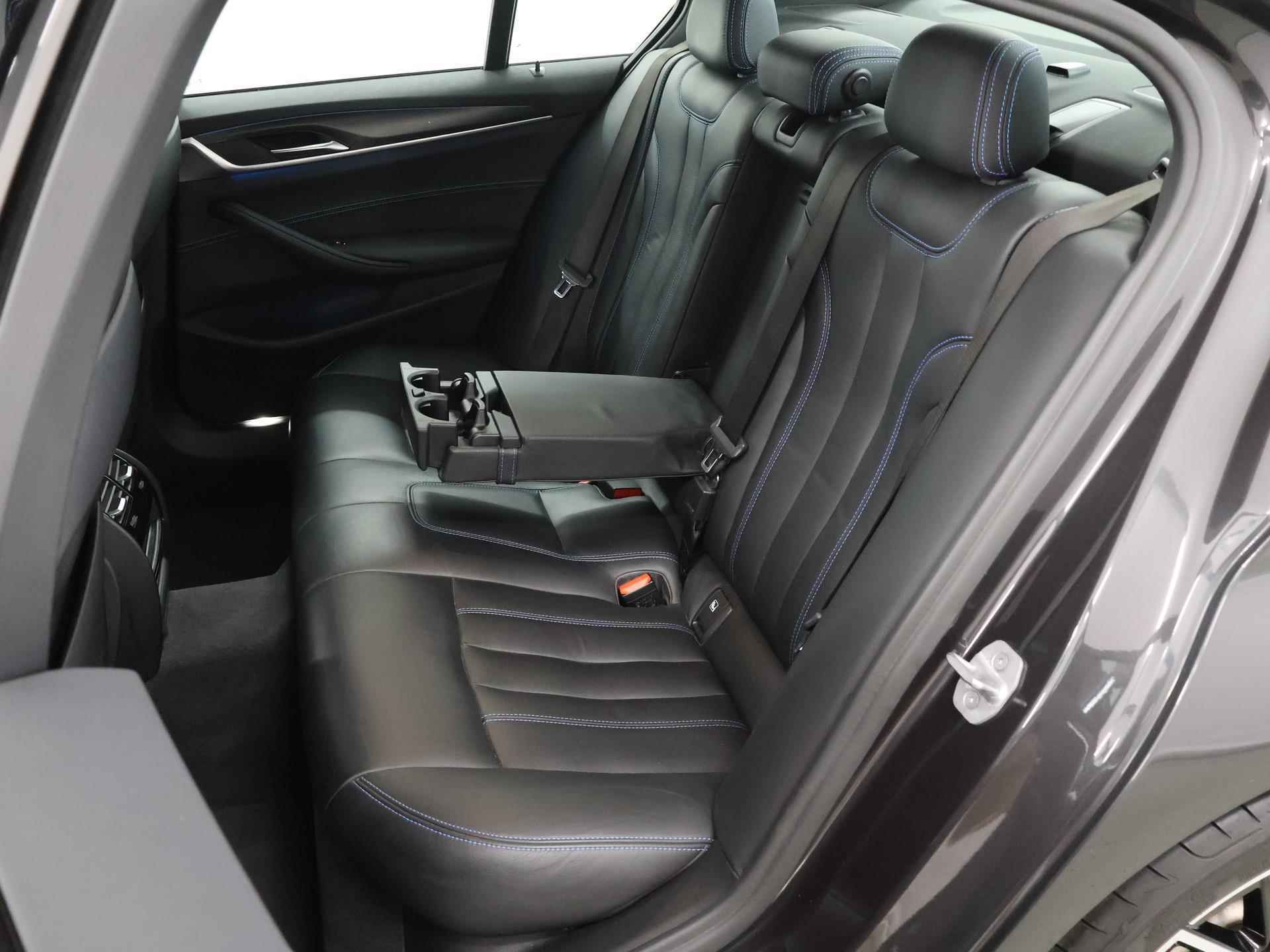 BMW 5-serie 530e High Executive M-Sport | Facelift | Digitaal Dashboard | Keyless go | Stoelverwarming | Navigatie | Stuur verwarming | 19" Lichtmetaal | Sportstoelen | Achteruitrijcamera | - 12/48