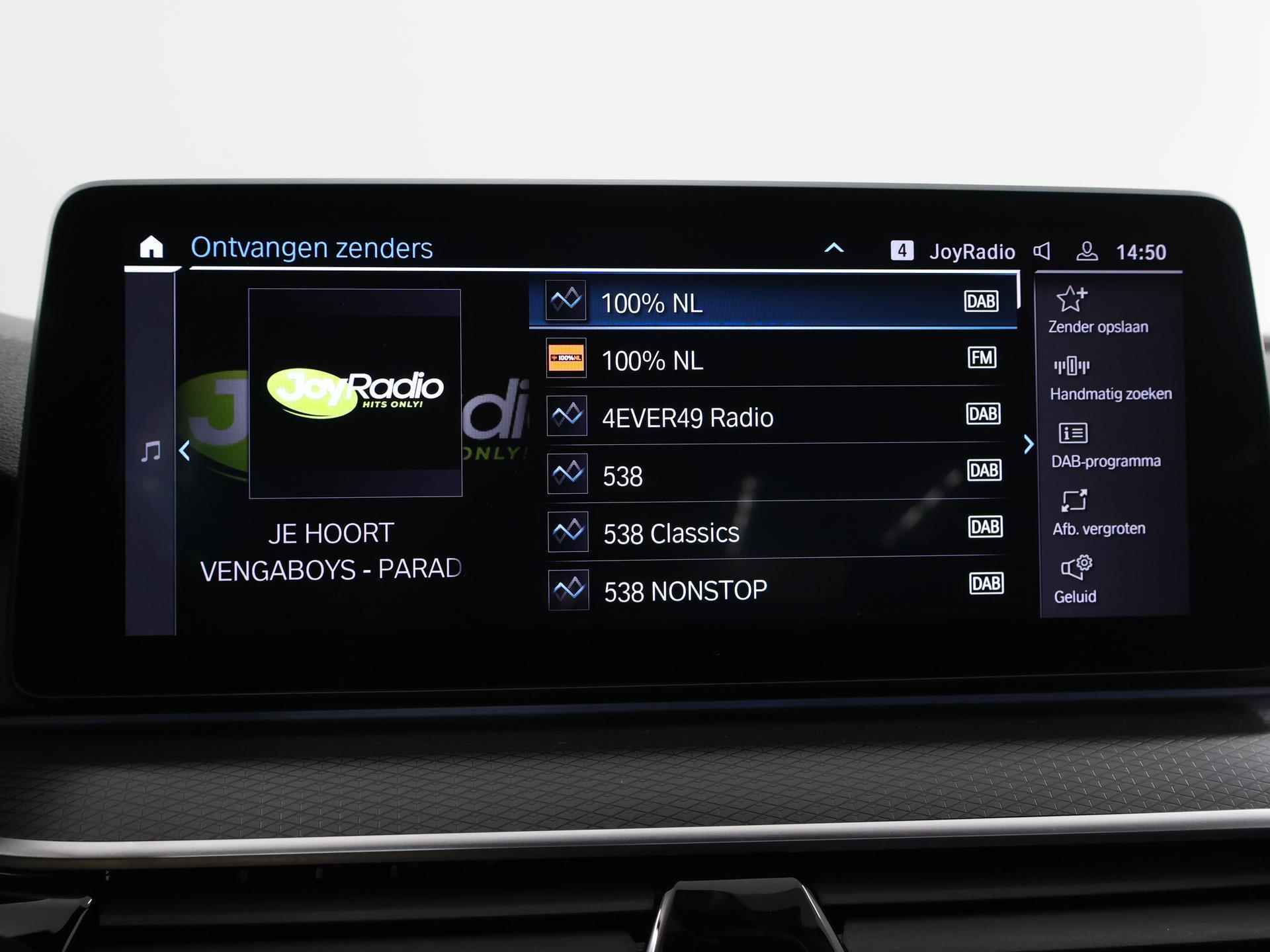 BMW 5-serie 530e High Executive M-Sport | Facelift | Digitaal Dashboard | Keyless go | Stoelverwarming | Navigatie | Stuur verwarming | 19" Lichtmetaal | Sportstoelen | Achteruitrijcamera | - 16/48