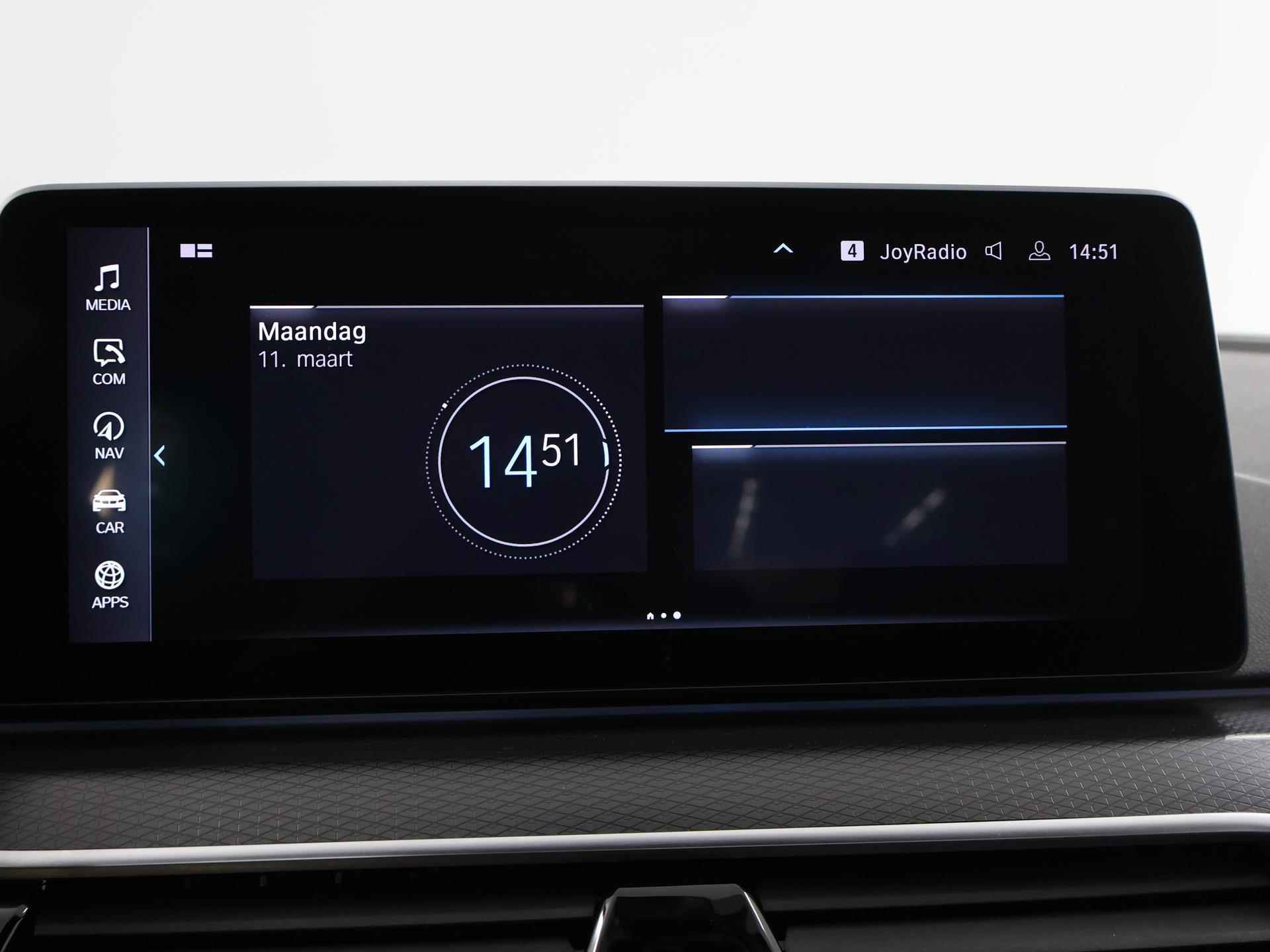BMW 5-serie 530e High Executive M-Sport | Facelift | Digitaal Dashboard | Keyless go | Stoelverwarming | Navigatie | Stuur verwarming | 19" Lichtmetaal | Sportstoelen | Achteruitrijcamera | - 25/48