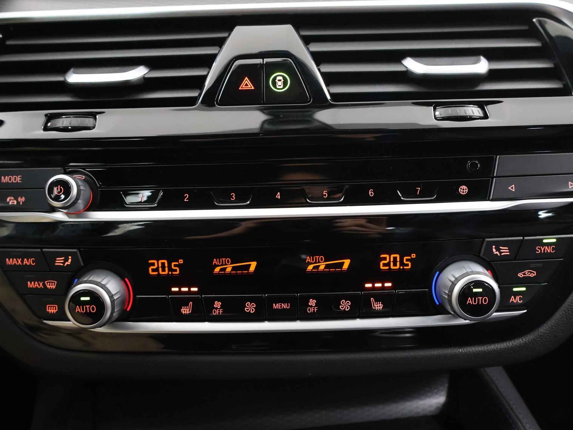 BMW 5-serie 530e High Executive M-Sport | Facelift | Digitaal Dashboard | Keyless go | Stoelverwarming | Navigatie | Stuur verwarming | 19" Lichtmetaal | Sportstoelen | Achteruitrijcamera | - 27/48