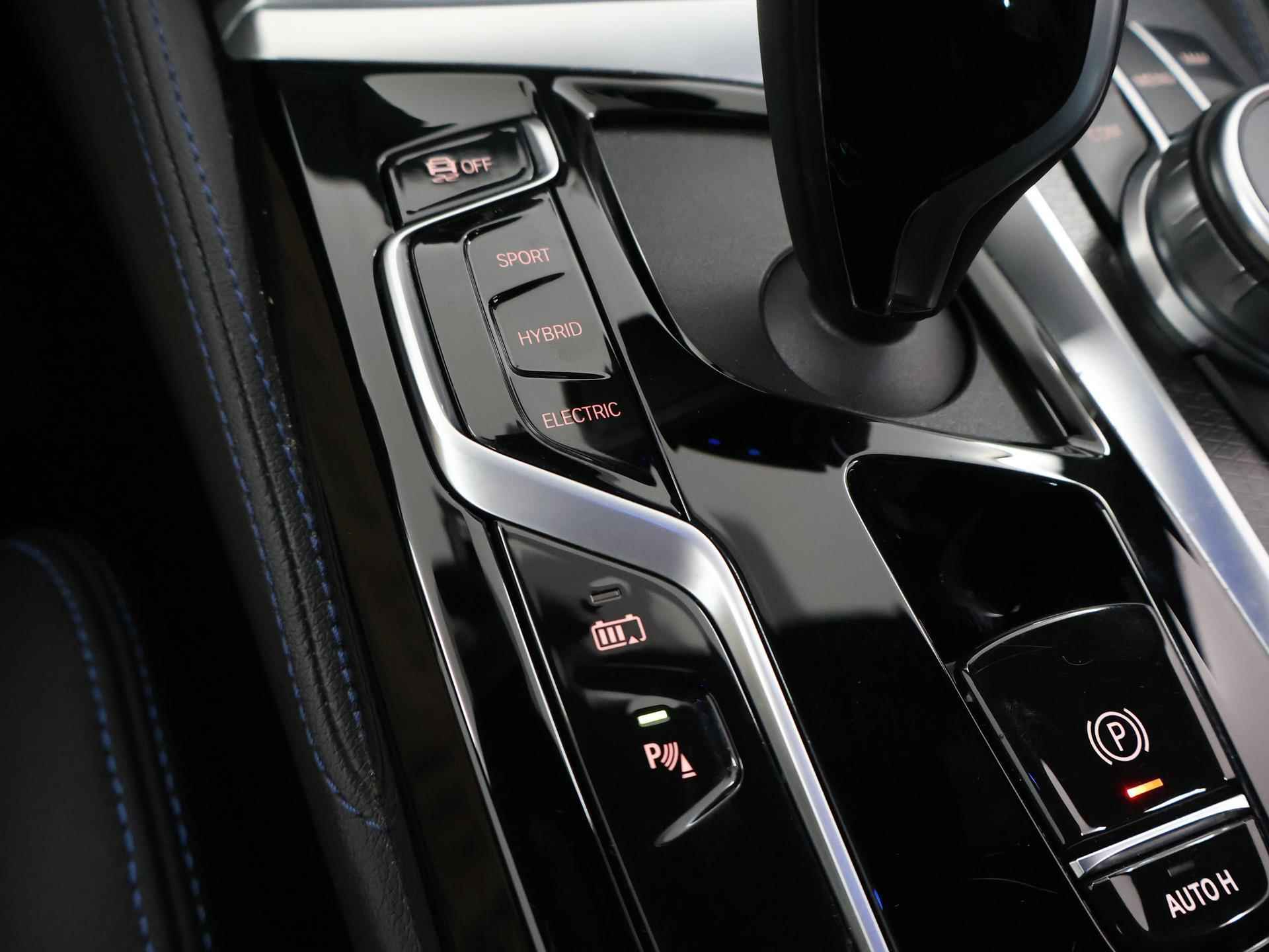 BMW 5-serie 530e High Executive M-Sport | Facelift | Digitaal Dashboard | Keyless go | Stoelverwarming | Navigatie | Stuur verwarming | 19" Lichtmetaal | Sportstoelen | Achteruitrijcamera | - 28/48