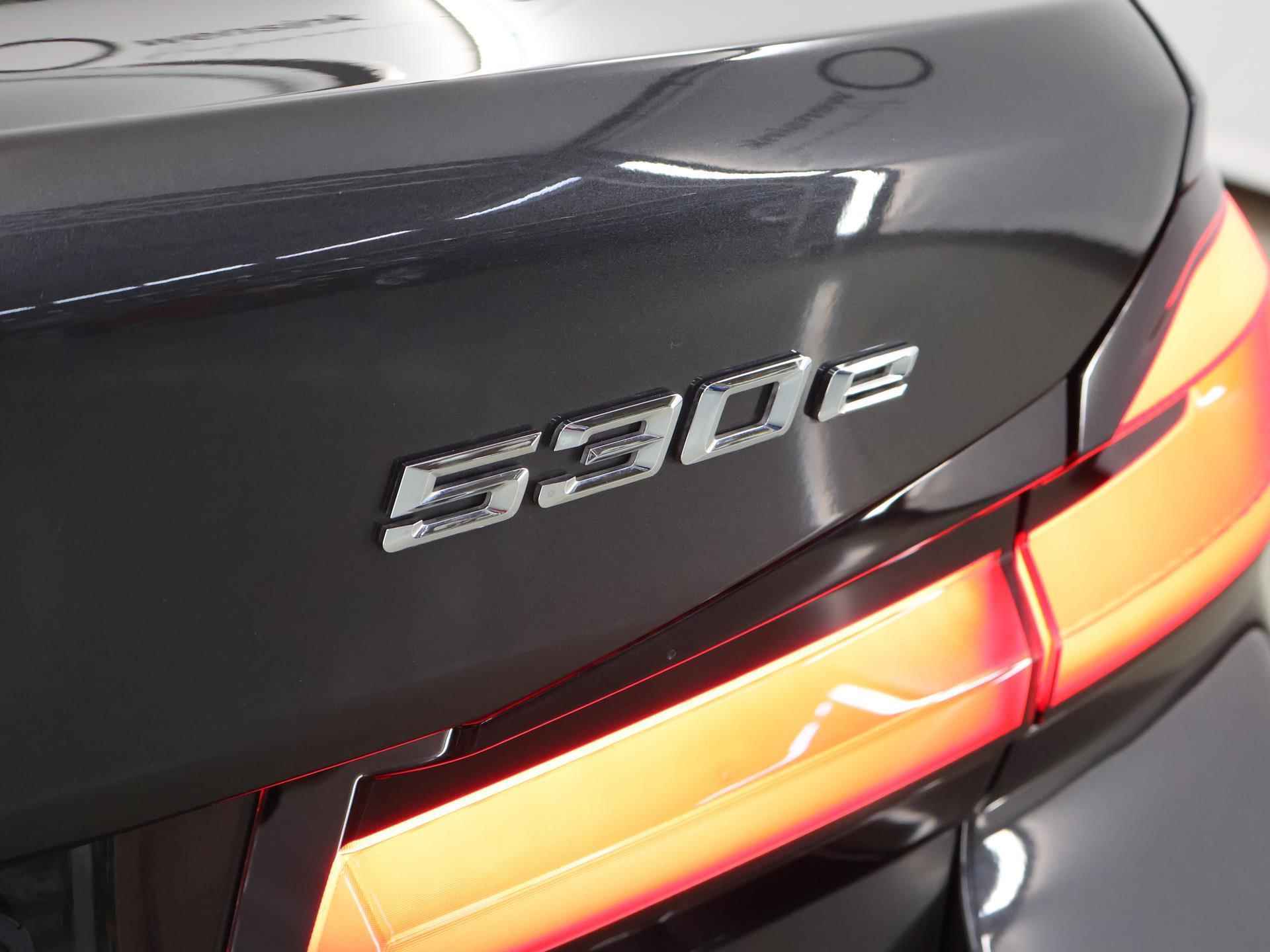 BMW 5-serie 530e High Executive M-Sport | Facelift | Digitaal Dashboard | Keyless go | Stoelverwarming | Navigatie | Stuur verwarming | 19" Lichtmetaal | Sportstoelen | Achteruitrijcamera | - 42/48