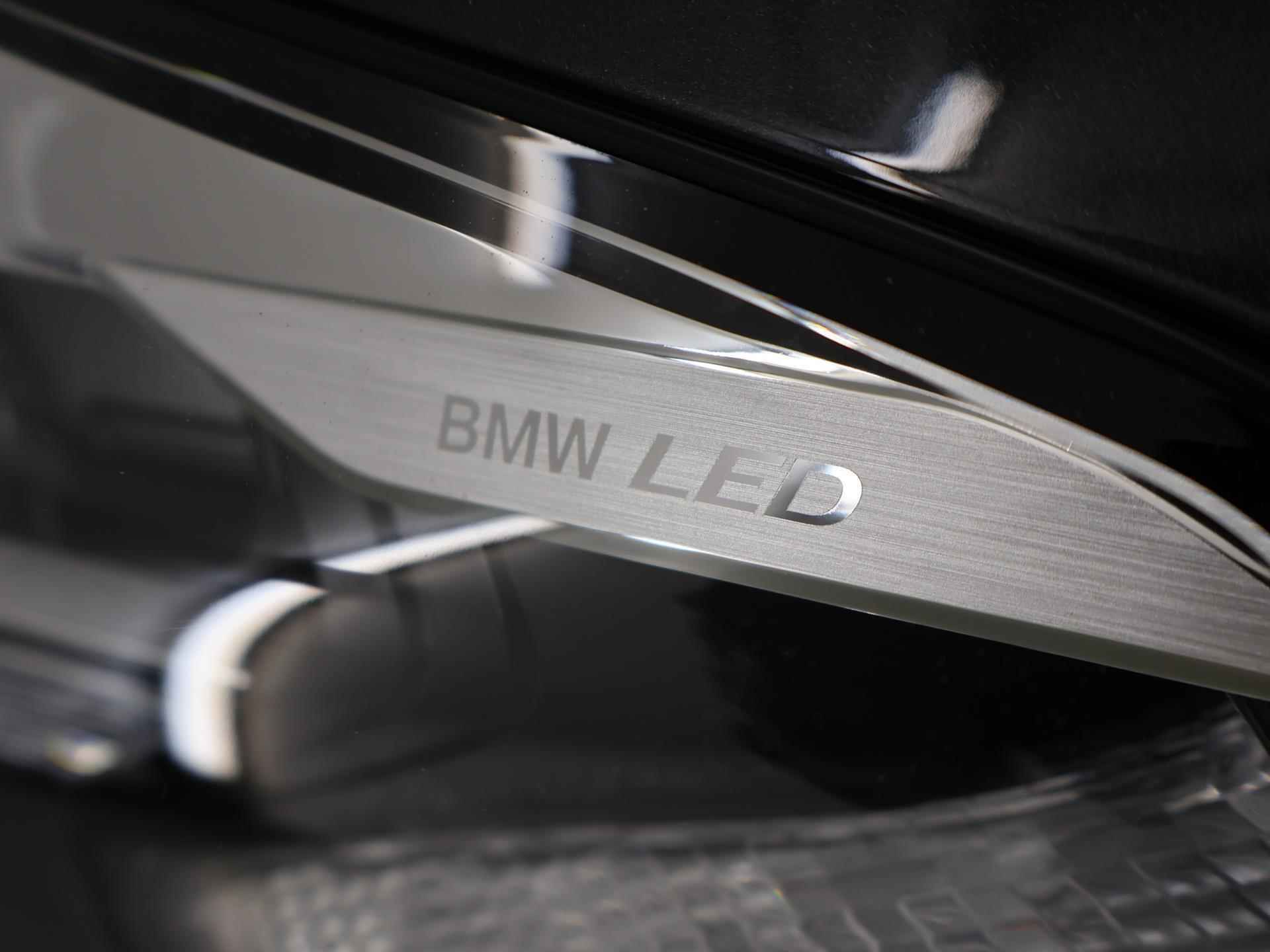 BMW 5-serie 530e High Executive M-Sport | Facelift | Digitaal Dashboard | Keyless go | Stoelverwarming | Navigatie | Stuur verwarming | 19" Lichtmetaal | Sportstoelen | Achteruitrijcamera | - 44/48