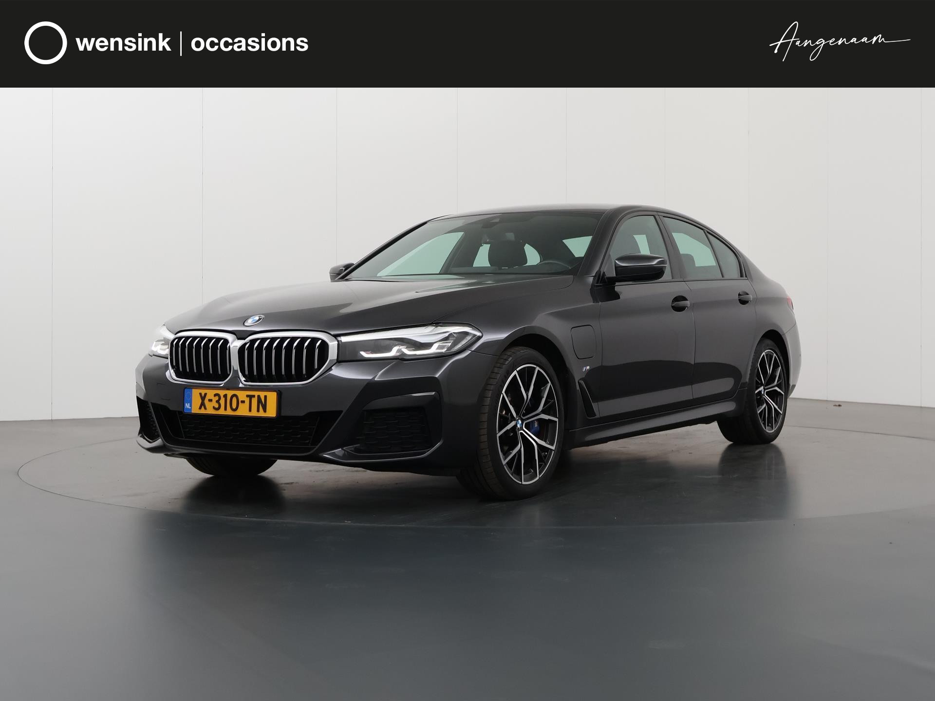 BMW 5-serie 530e High Executive M-Sport | Facelift | Digitaal Dashboard | Keyless go | Stoelverwarming | Navigatie | Stuur verwarming | 19" Lichtmetaal | Sportstoelen | Achteruitrijcamera | bij viaBOVAG.nl