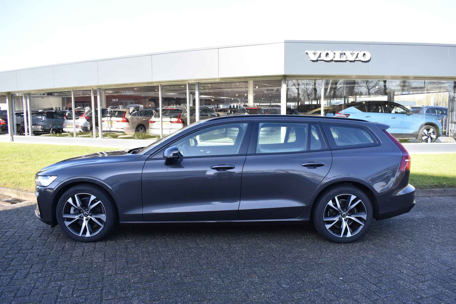 Volvo V60 B3 Plus Dark | Panorama Dak | 360° Camera | Trekhaak - 9/48