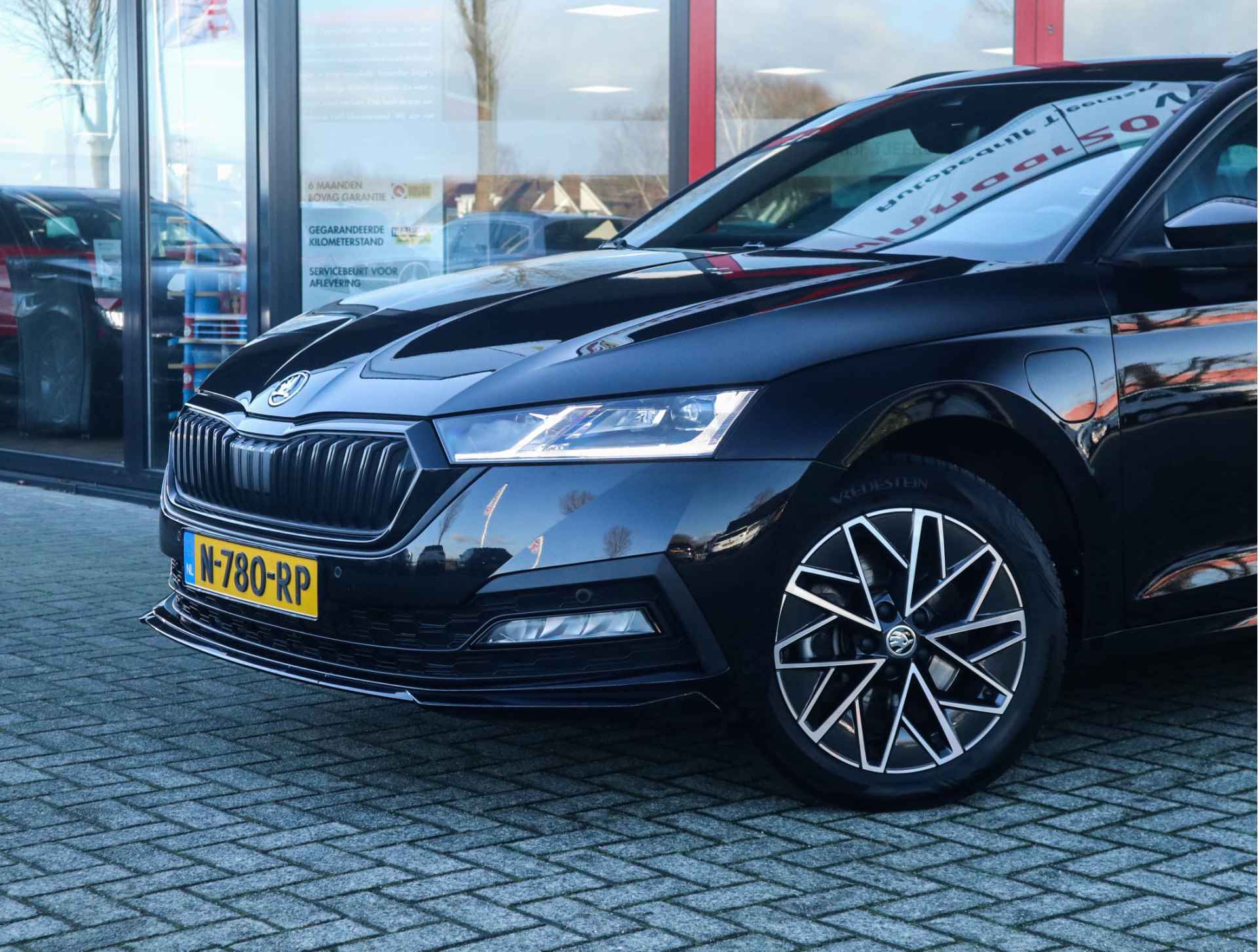 Škoda Octavia Combi 1.4 TSI iV PHEV Sportline Business Navi/Clima/Adapt.Cruise/Camera/All-Season - 2/25