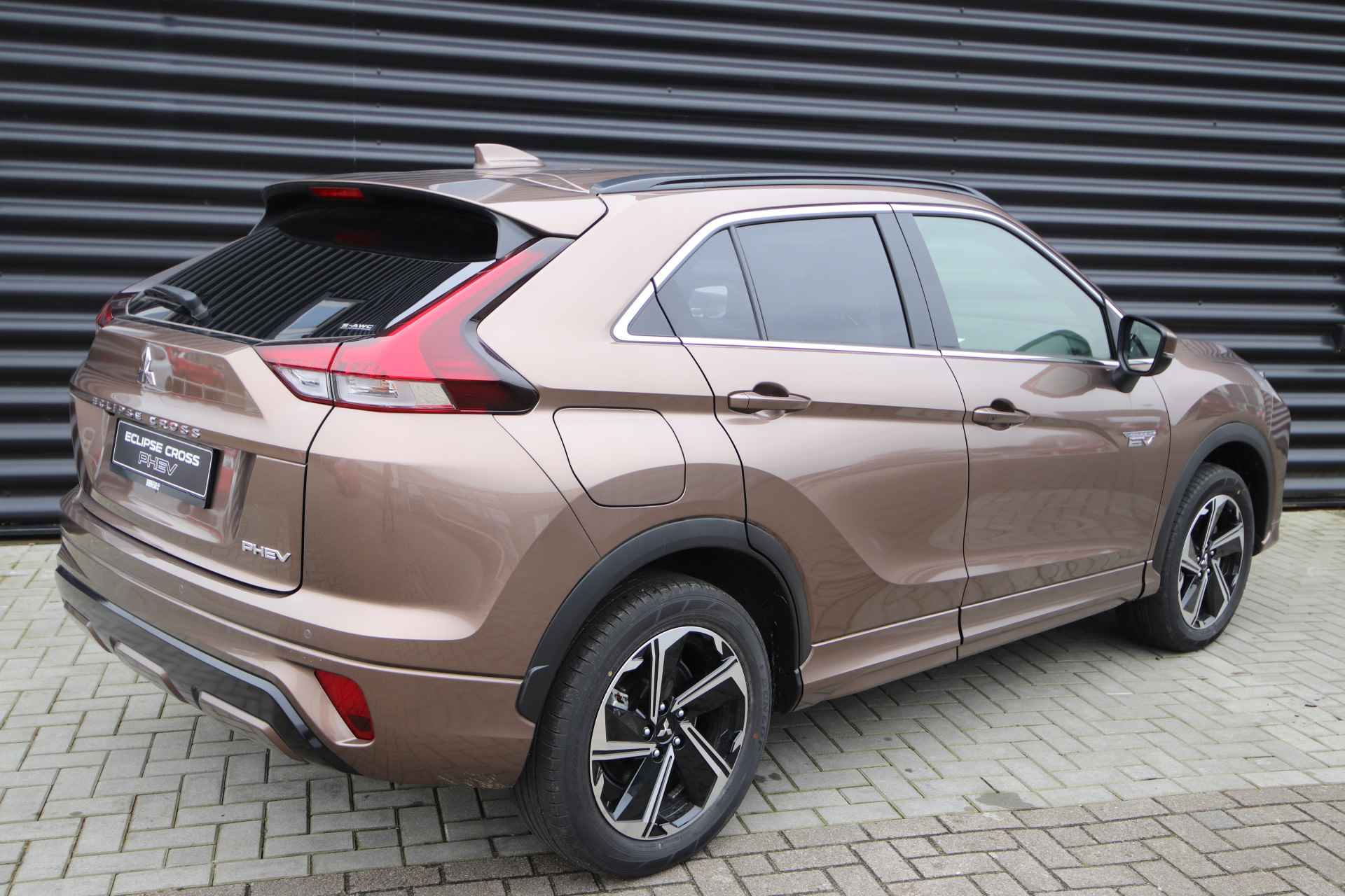 Mitsubishi Eclipse Cross 2.4 PHEV Executive NIEUW, New Bronze € 8.890,- Voordeel! - 55/68