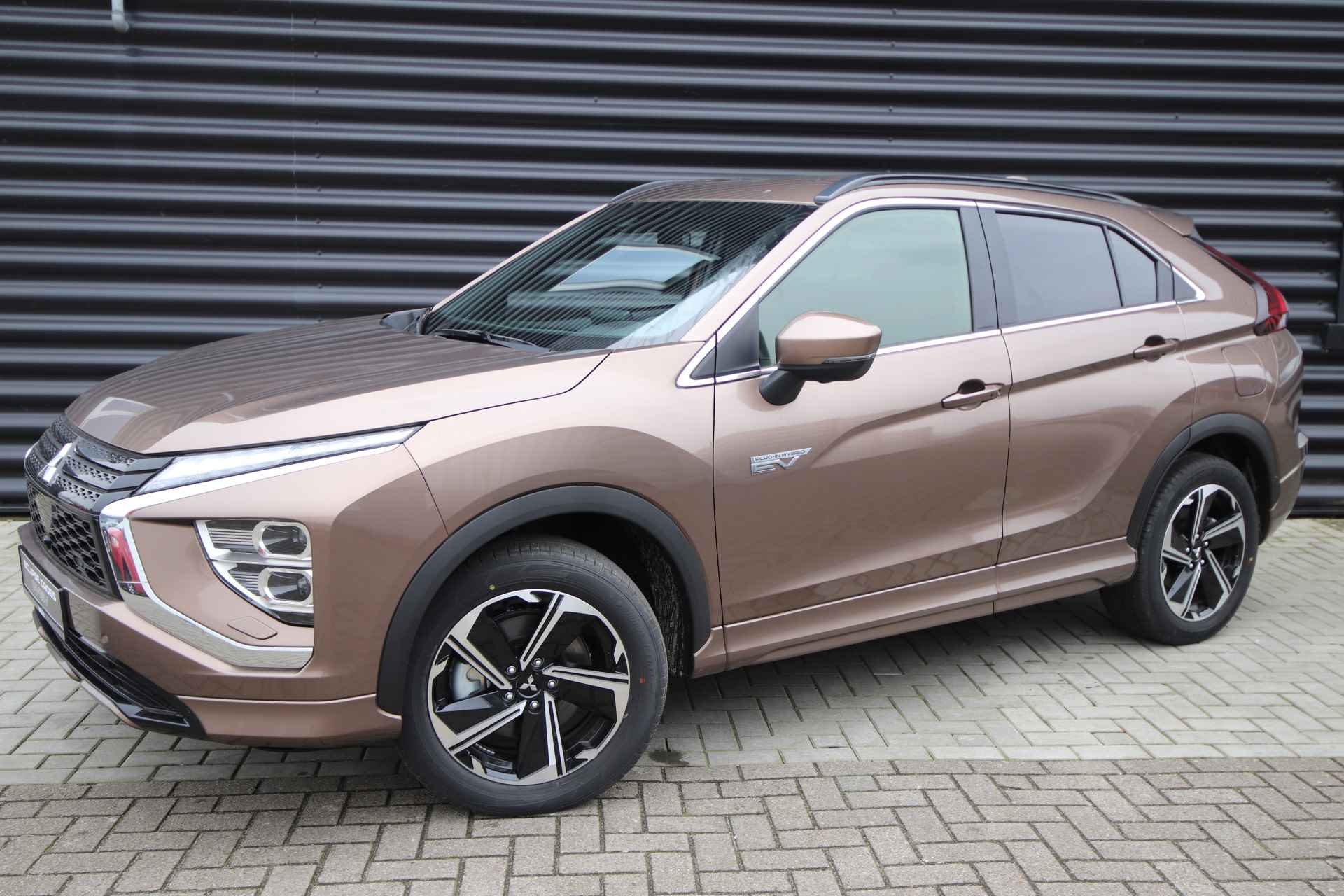 Mitsubishi Eclipse Cross 2.4 PHEV Executive NIEUW, New Bronze € 8.890,- Voordeel! - 68/68