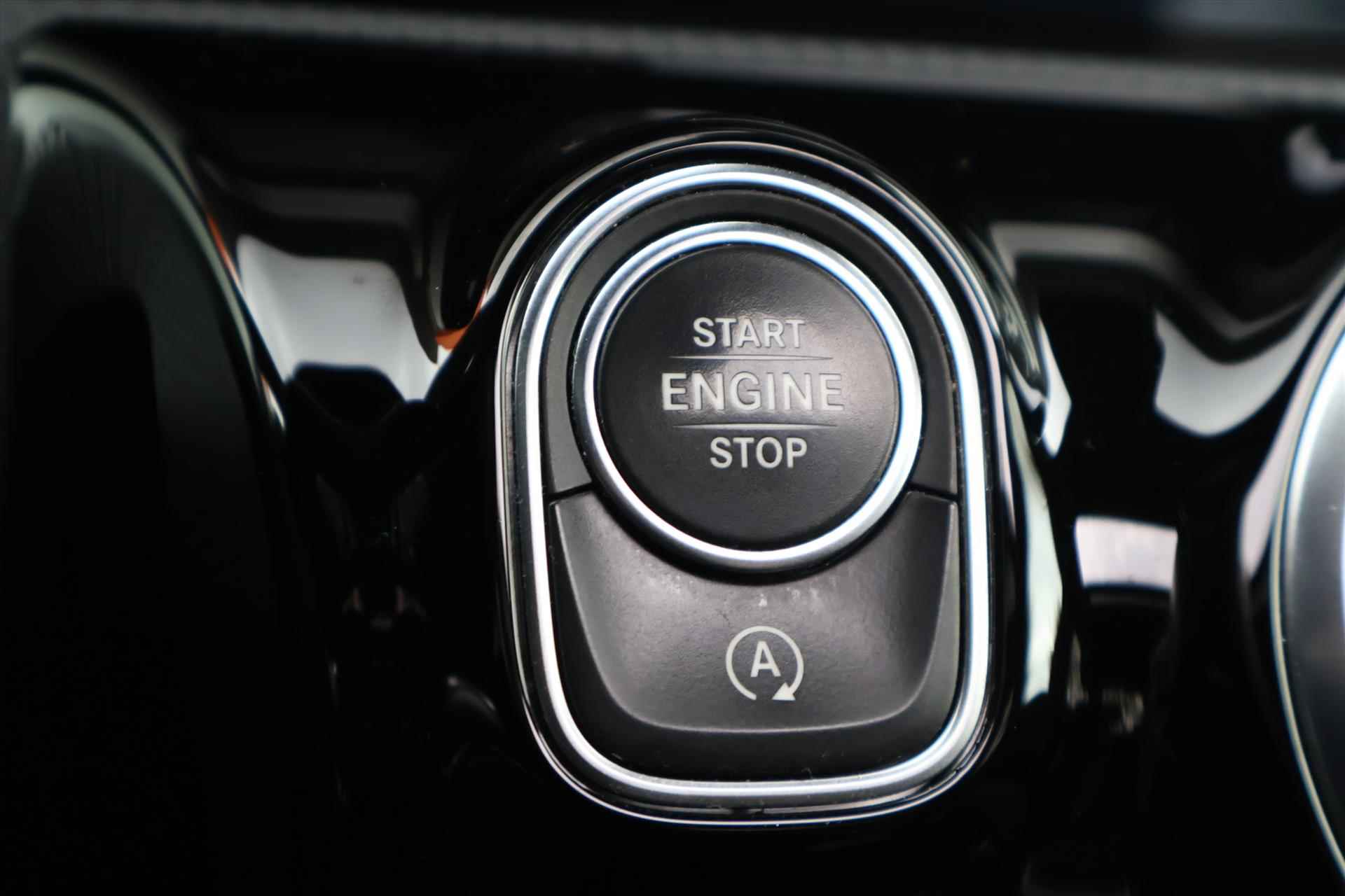 Mercedes A-Klasse Limousine 200 AMG-Line 163pk | MBUX | Pano | LED | Stoelverwarming - 29/52