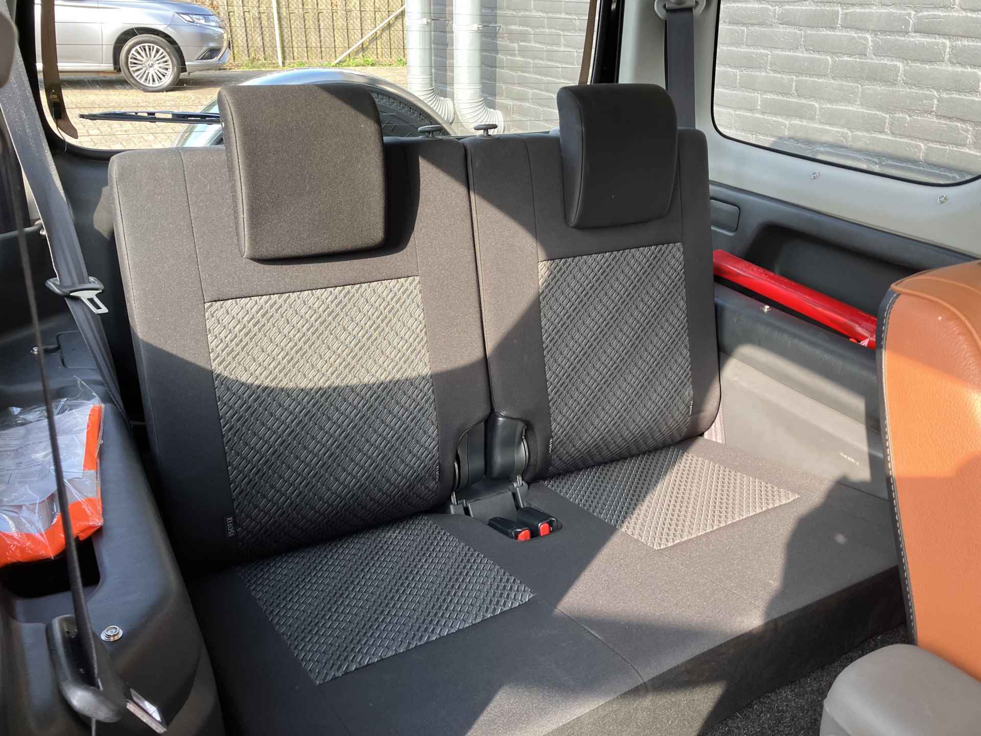 Suzuki Jimny 1.3 4WD Exclusive AUT. | dealer onderhouden | airco | navigatie | leder/alcantara bekleding | trekhaak | carplay - 18/32