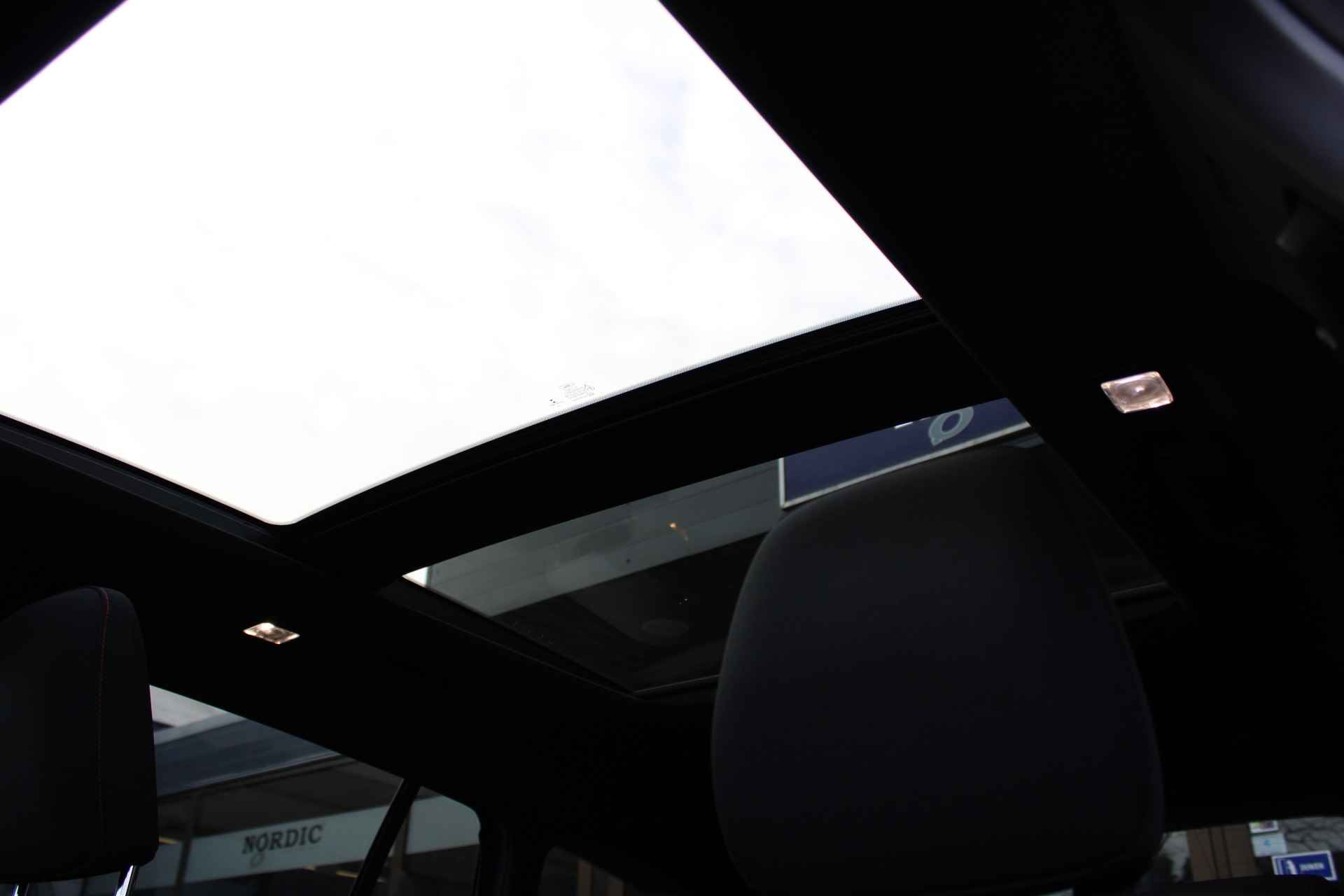 Ford FOCUS Wagon 1.0 ECOBOOST 126 PK ST LINE BUSINESS PANORAMADAK- NAVIGATIE- LED- 18 INCH ! Hemelvaartsdag 9 Mei gesloten ! - 10/28