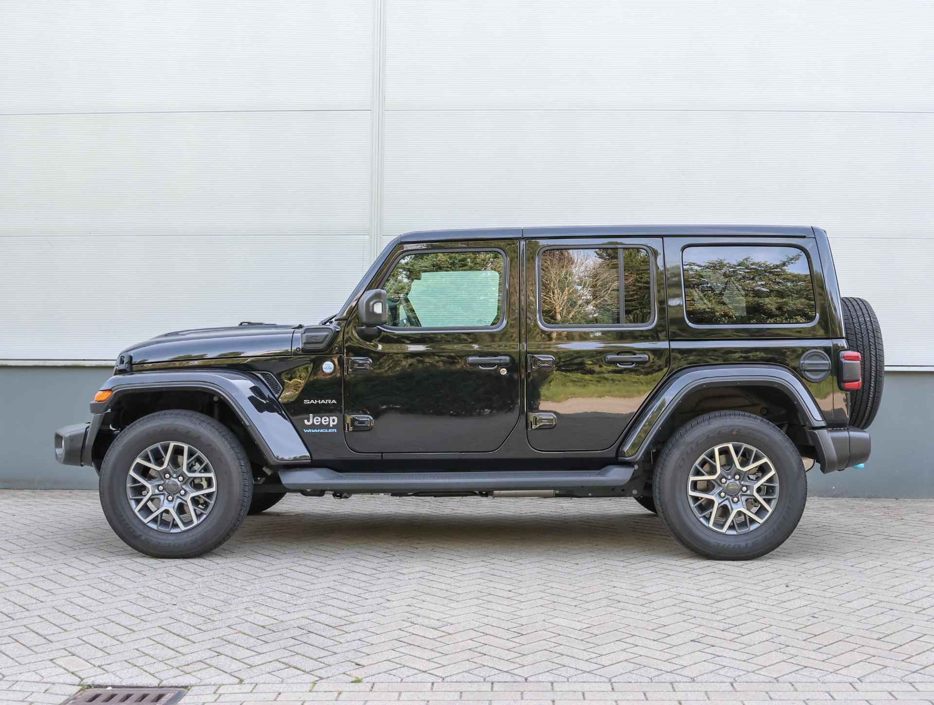 Jeep Wrangler Unlimited 4xe 380pk Sahara | 1ste eig. | LEER | Adaptive Cruise | AppleCarplay | Climate | Blindspot | NL auto! - 3/46