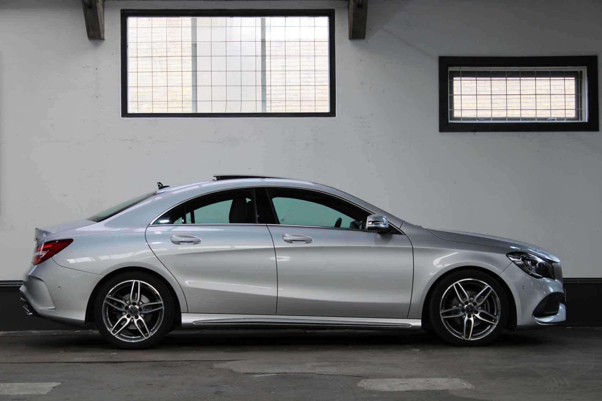Mercedes-Benz CLA-klasse 180 Ambition AMG | Panoramadak | Apple car play | NL geleverd - 8/24