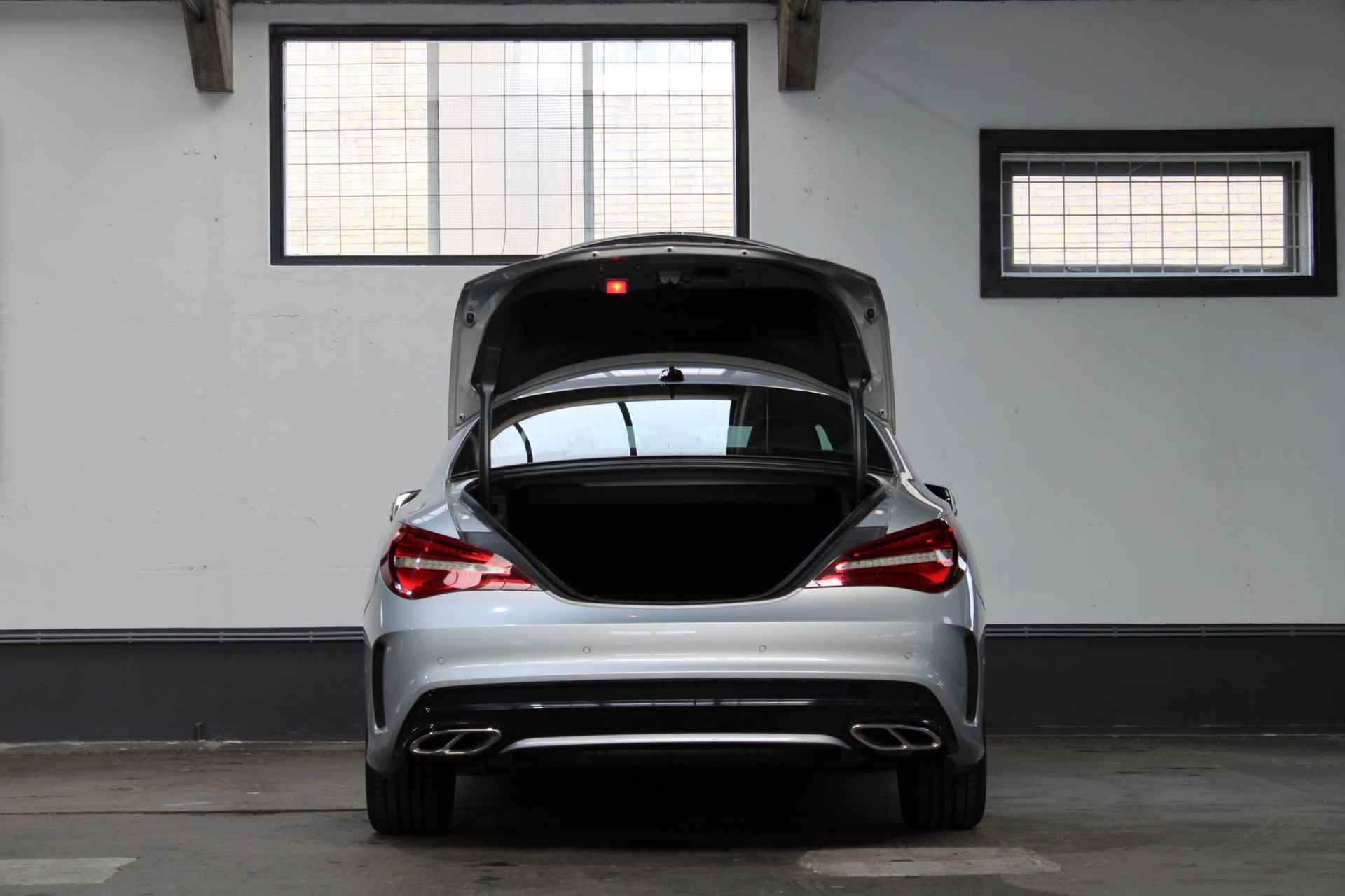 Mercedes-Benz CLA-klasse 180 Ambition AMG | Panoramadak | Apple car play | NL geleverd - 10/24