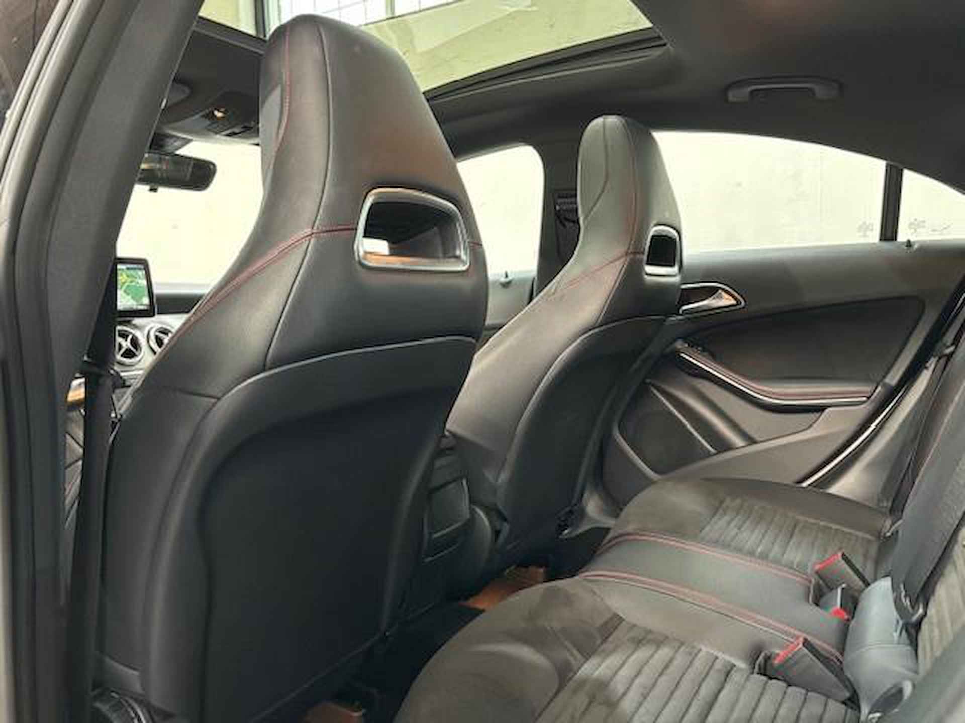 Mercedes-Benz CLA-klasse 180 Ambition AMG | Panoramadak | Apple car play | NL geleverd - 20/24