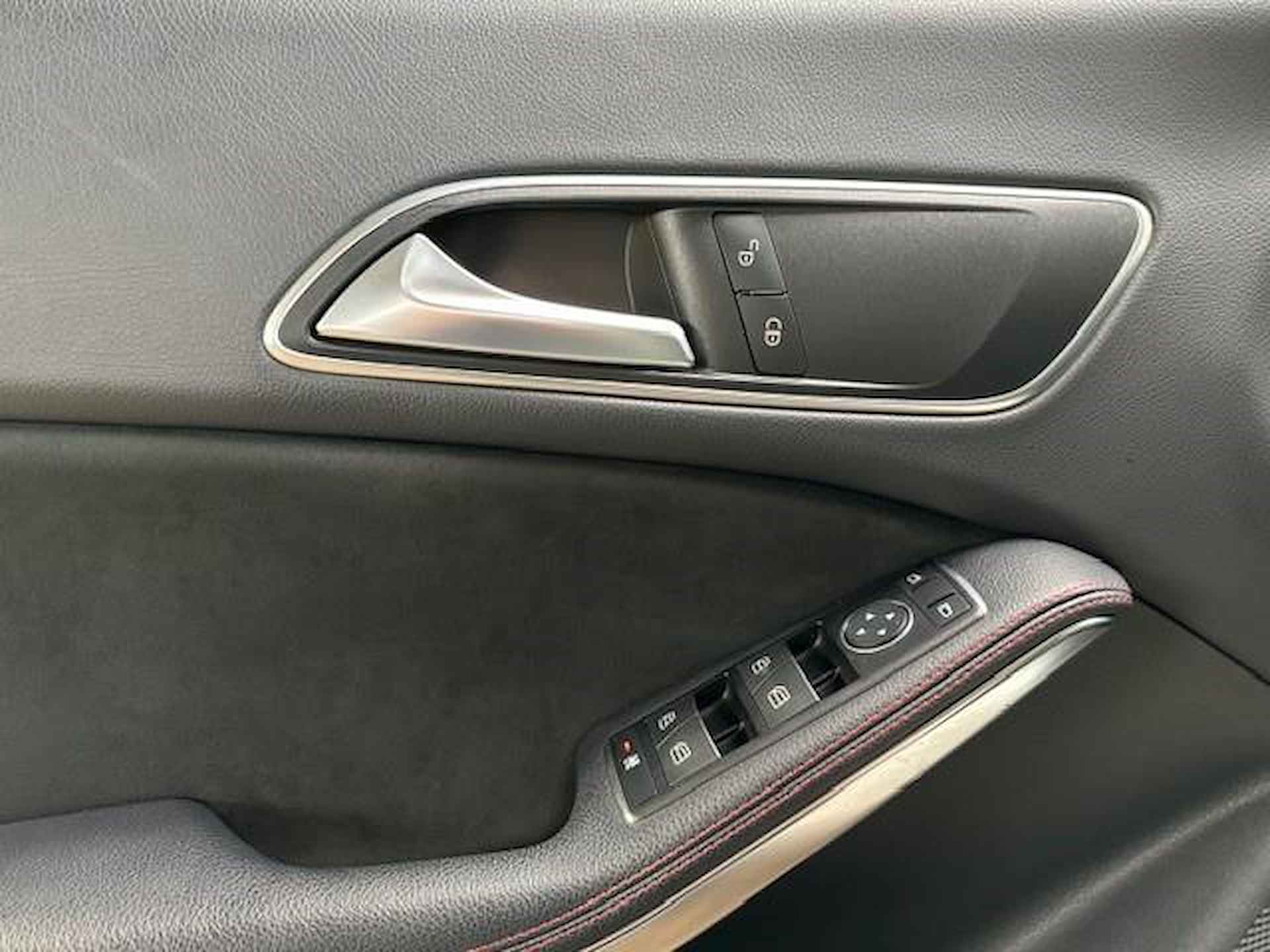 Mercedes-Benz CLA-klasse 180 Ambition AMG | Panoramadak | Apple car play | NL geleverd - 22/24