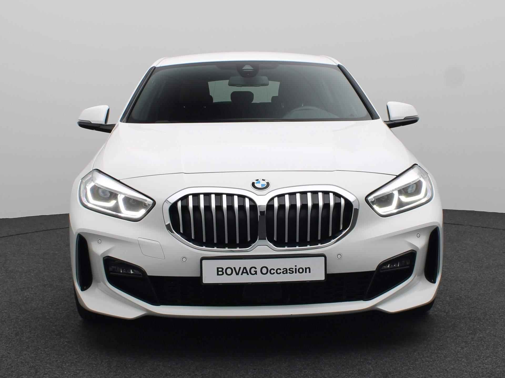 BMW 1 Serie 5-deurs 118i High Executive M Sportpakket / Extra Getint Glas Achter / Adaptieve LED / Achteruitrijcamera / 18'' - 3/31