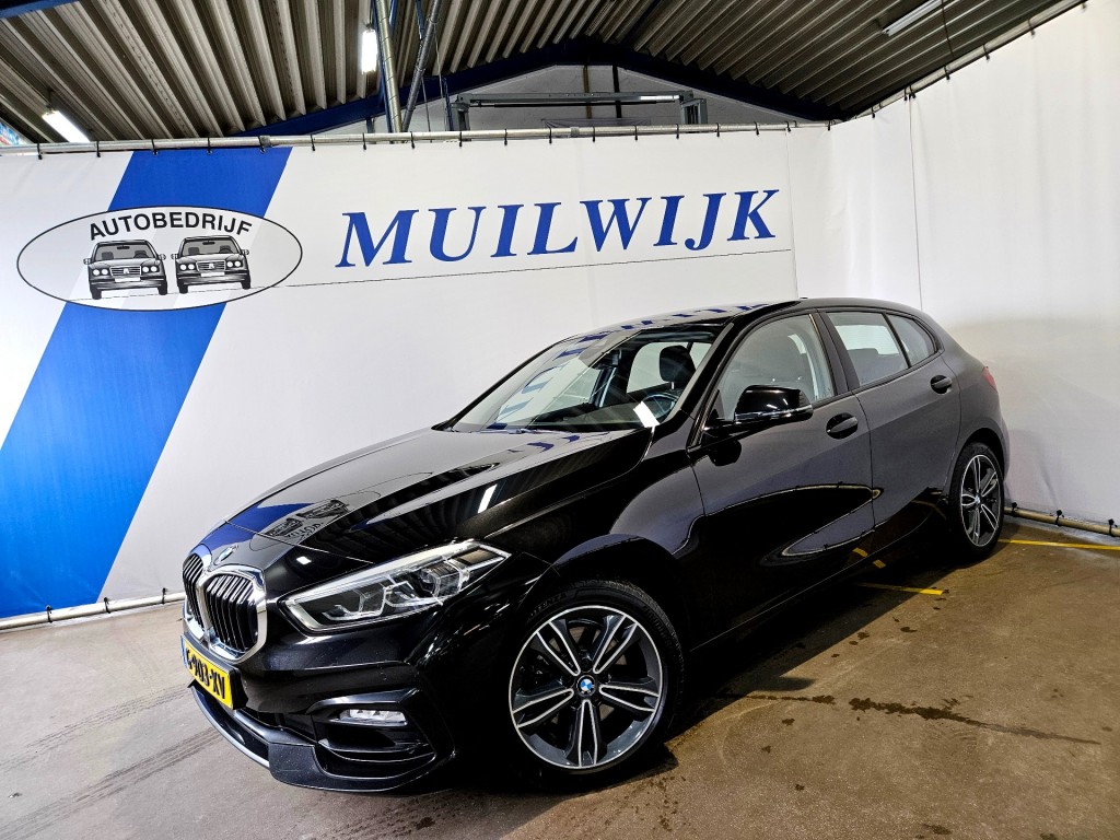 BMW 1-serie 118i Executive Edition / Navi / Full LED / NL Auto