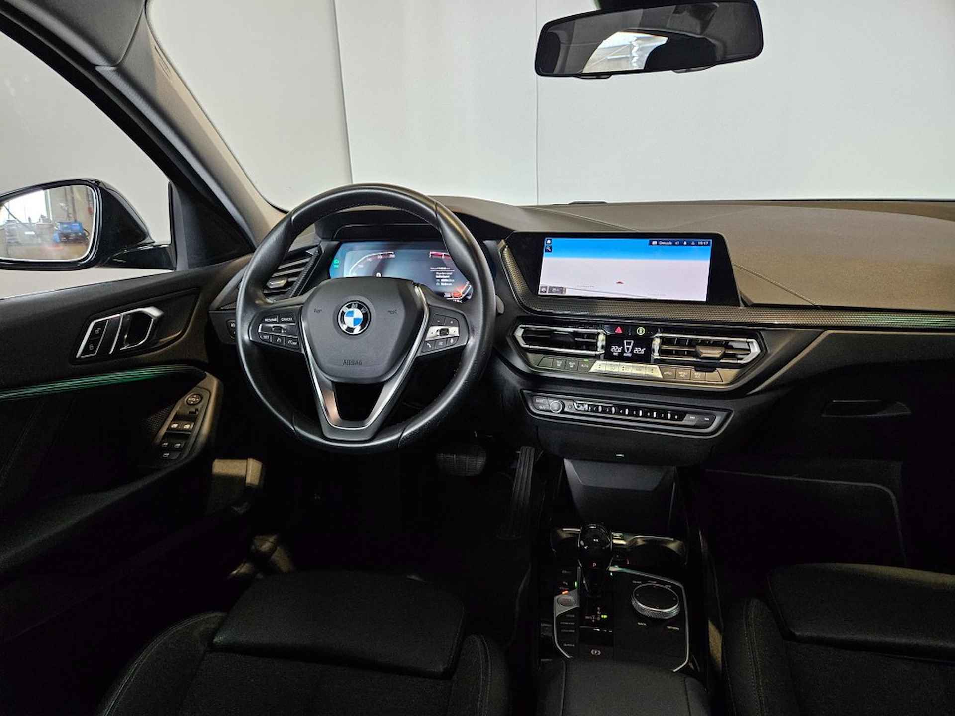 BMW 1-serie 118i Executive Edition / Navi / Full LED / NL Auto - 19/42