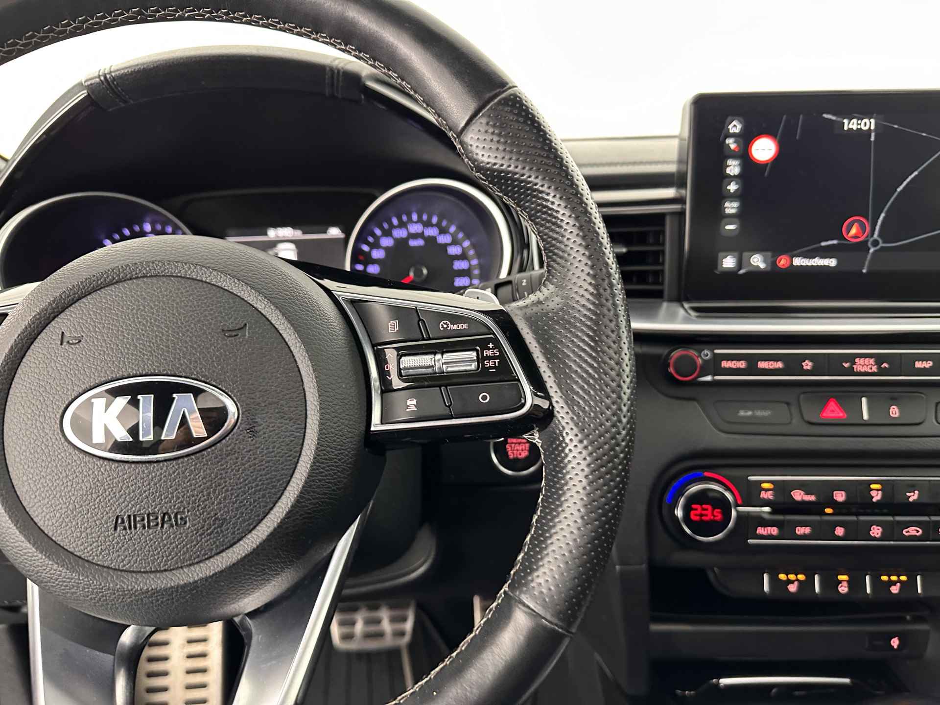 Kia ProCeed 1.6 CRDi GT-PlusLine-Sportpack Aut. *PANO | JBL-AUDIO | FULL-LED | LEATHER-ALCANTARA | KEYLESS | MEMORY-PACK | ADAPTIVE-CRUISE | CAMERA | LANE-ASSIST | SPORT-SEATS | NAVI-FULLMAP | SHIFT-PADDLES | DAB+ | TOWBAR | 18''ALU* - 18/34