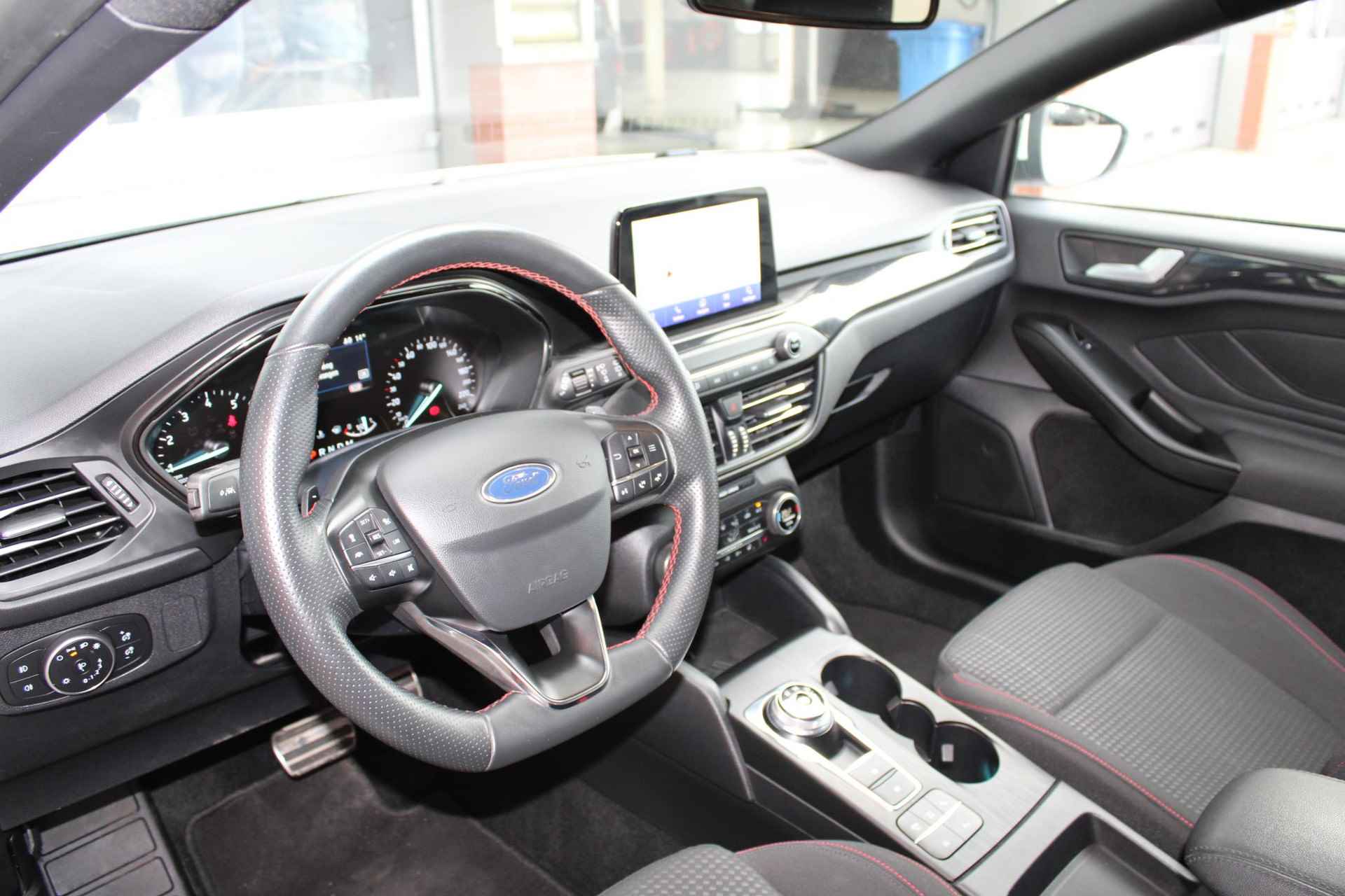 Ford Focus Wagon 1.5 EcoBoost ST Line Business | 150pk Automaat! | Wegklapbare trekhaak | Winter pack | Adaptive cruise control | Camera | All season banden - 11/38