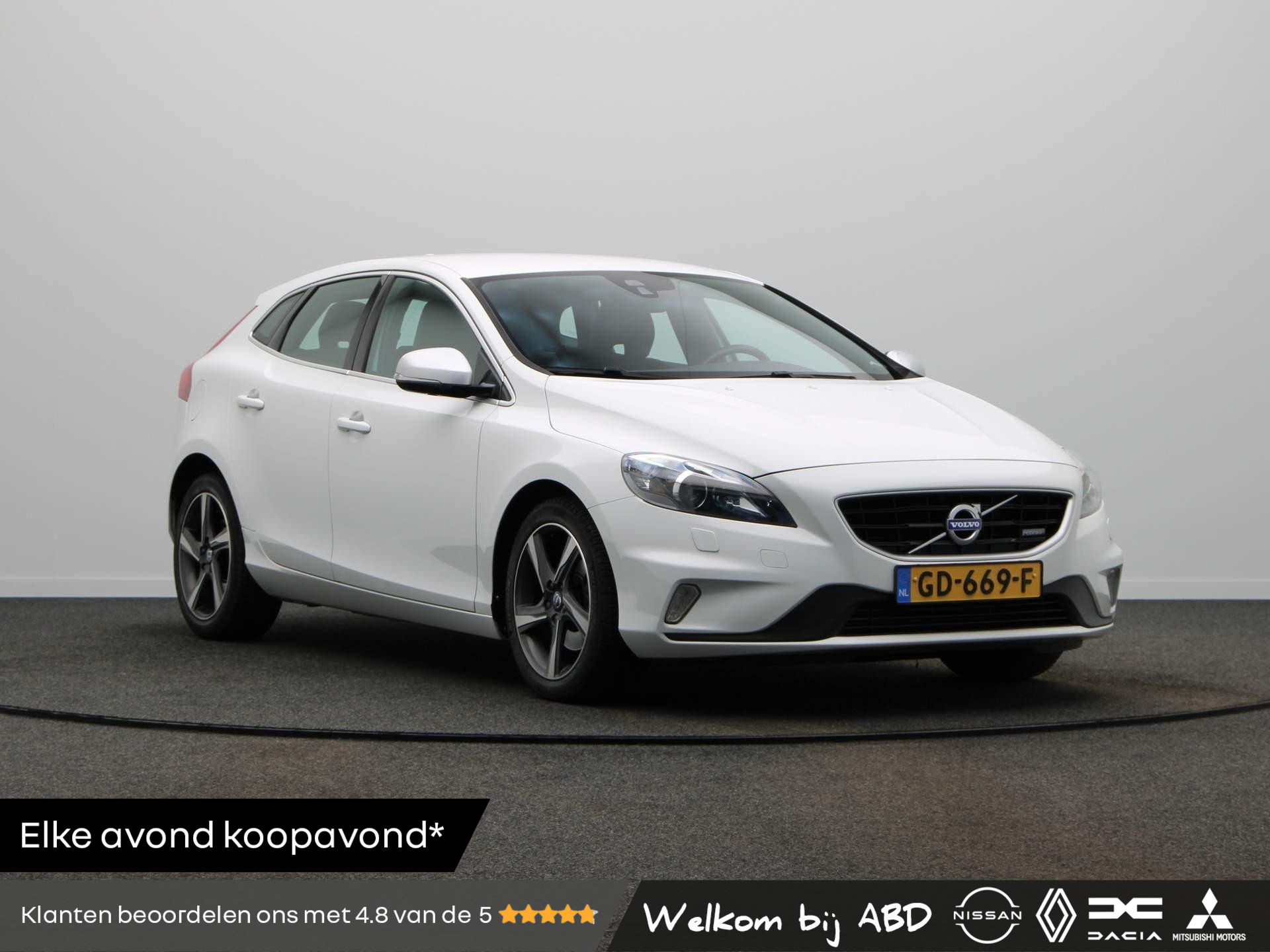 Volvo V40 120 T2 R-Design | Stoelverwarming | Trekhaak | Parkeersensoren achter | Climate control | Elektrisch verwarmbaar voorruit  |