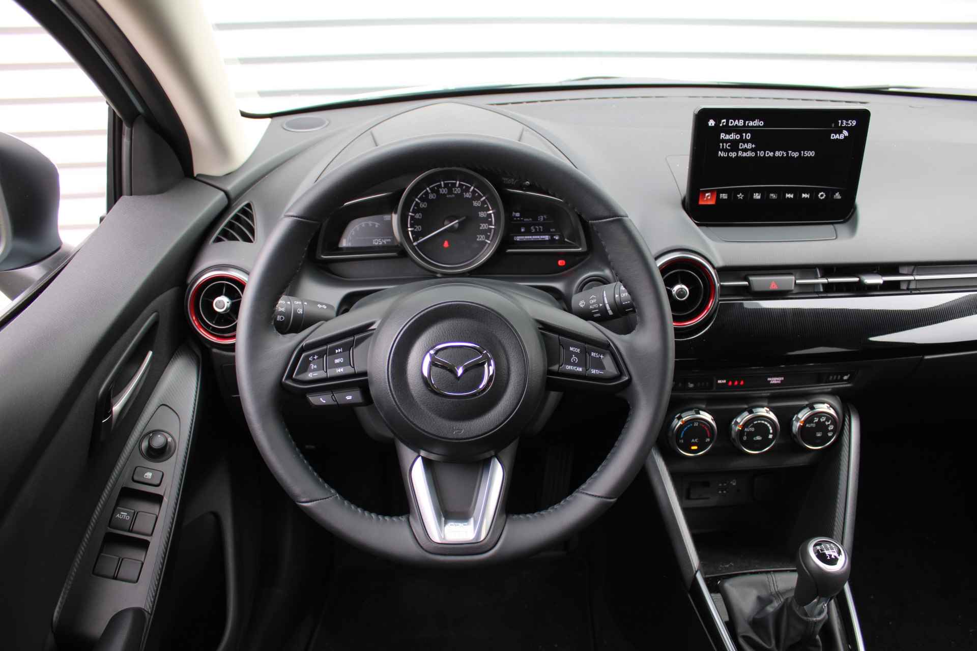 Mazda 2 1.5 e-SkyActiv-G 90 Homura | Apple carplay/ Android auto | Camera | 16" LM | - 10/32