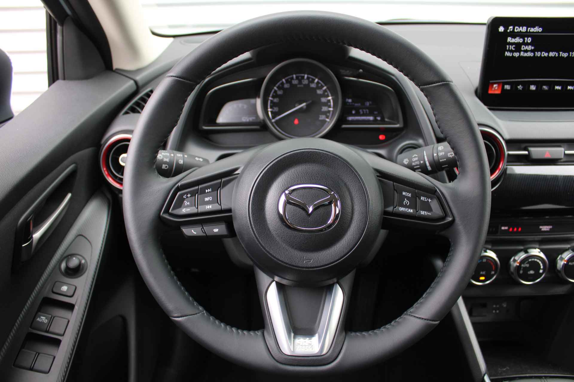 Mazda 2 1.5 e-SkyActiv-G 90 Homura | Apple carplay/ Android auto | Camera | 16" LM | - 11/32