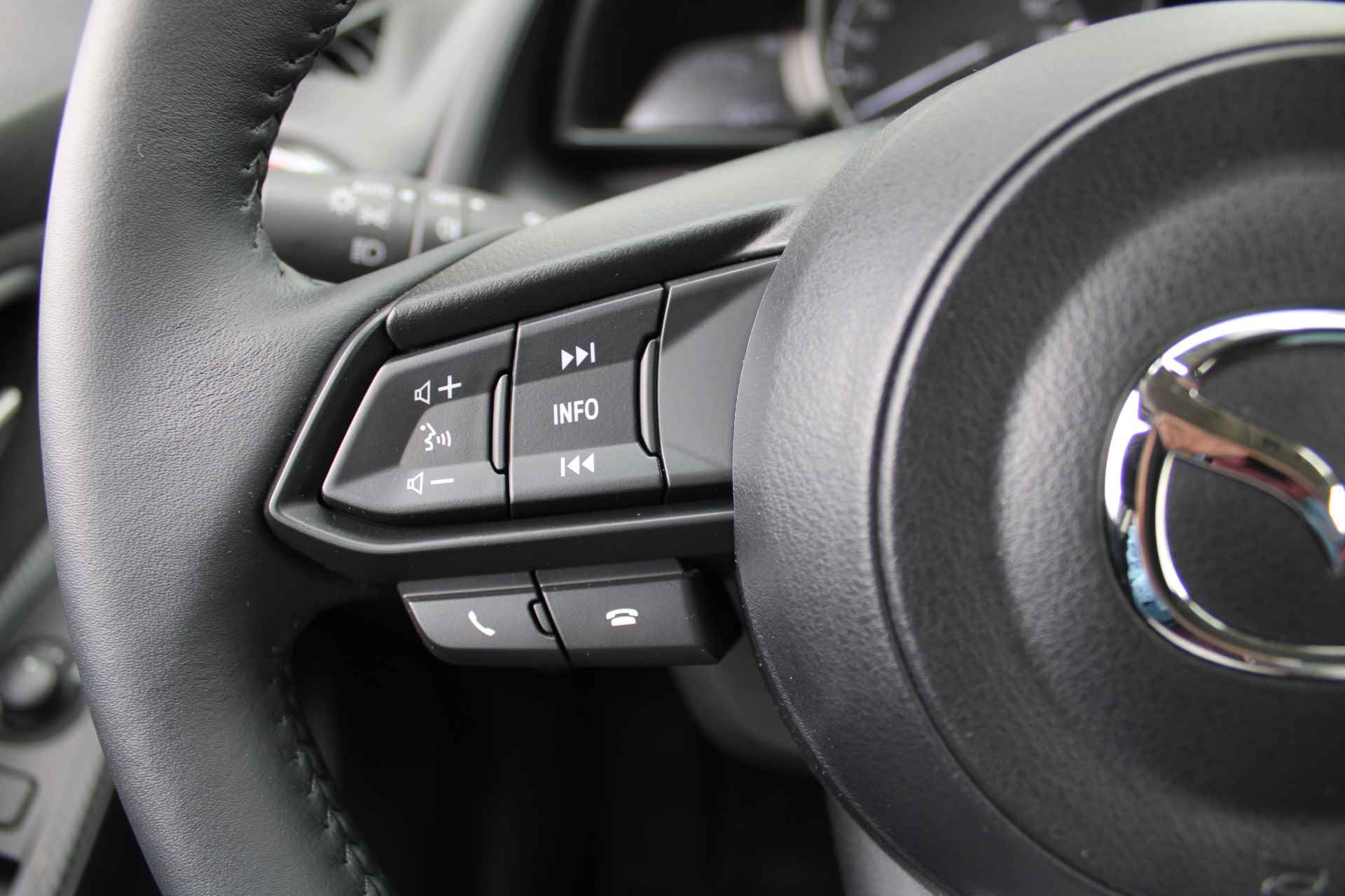 Mazda 2 1.5 e-SkyActiv-G 90 Homura | Apple carplay/ Android auto | Camera | 16" LM | - 13/32