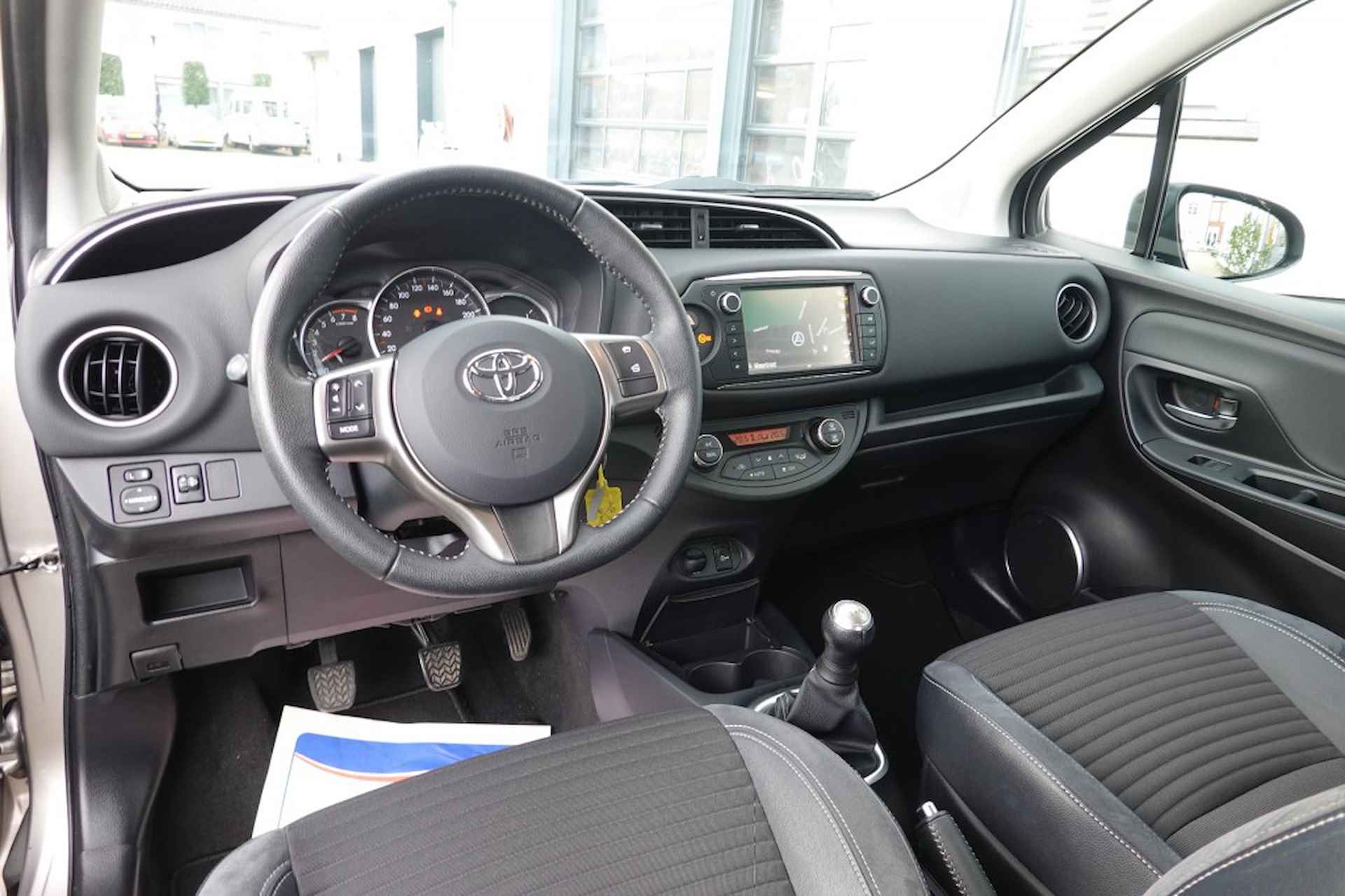 TOYOTA Yaris 1.0 VVT-I ASPIRATION Clima Navi Camera 5 drs - 8/23