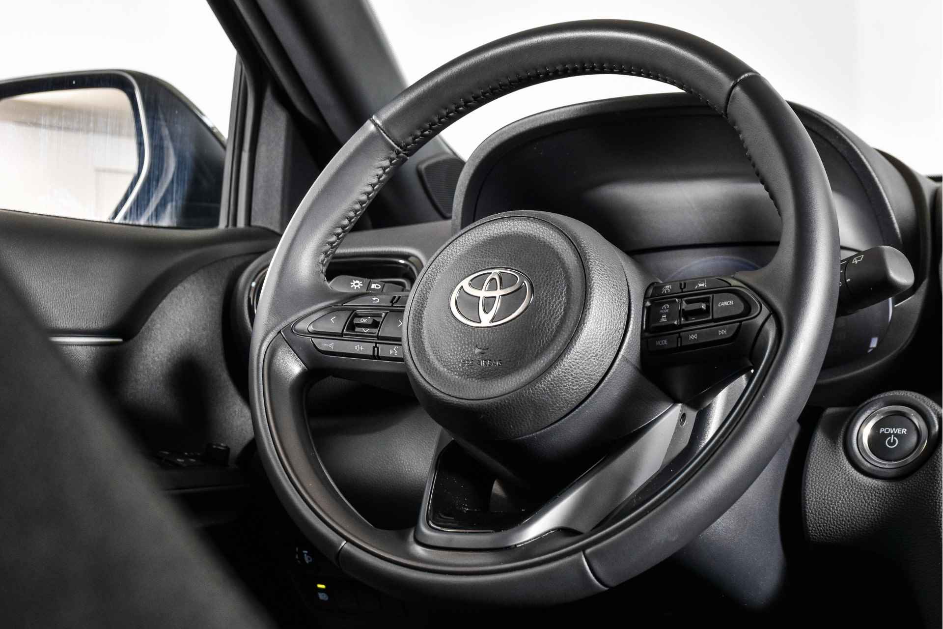 Toyota Yaris Cross 1.5 Hybrid 115 First Edition (Facelift) | Dig. Cockpit | Adapt. Cruise | Stoelverwarming | Camera | PDC | App. Connect | LM  17"| 6385 - 10/53