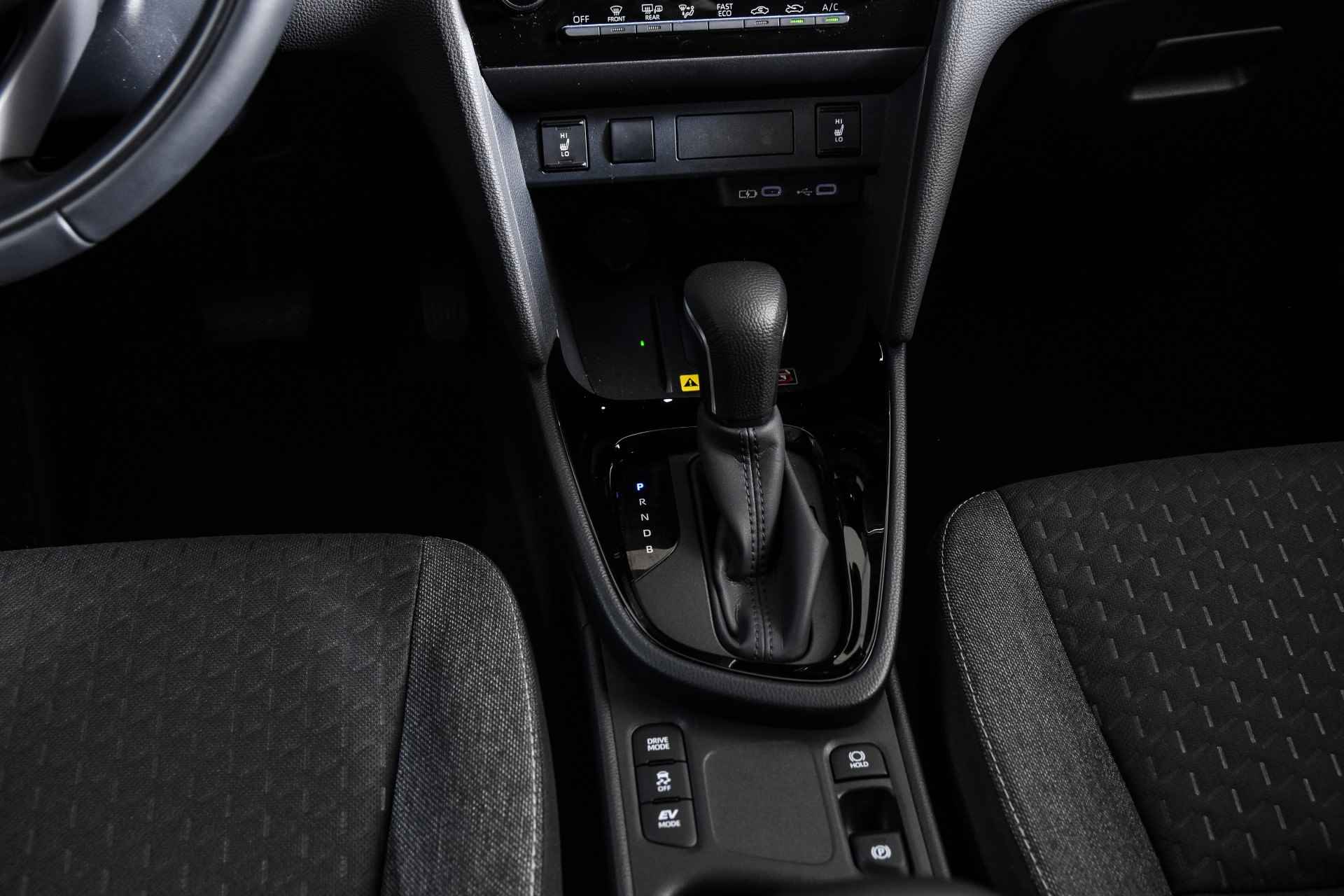 Toyota Yaris Cross 1.5 Hybrid 115 First Edition (Facelift) | Dig. Cockpit | Adapt. Cruise | Stoelverwarming | Camera | PDC | App. Connect | LM  17"| 6385 - 26/53