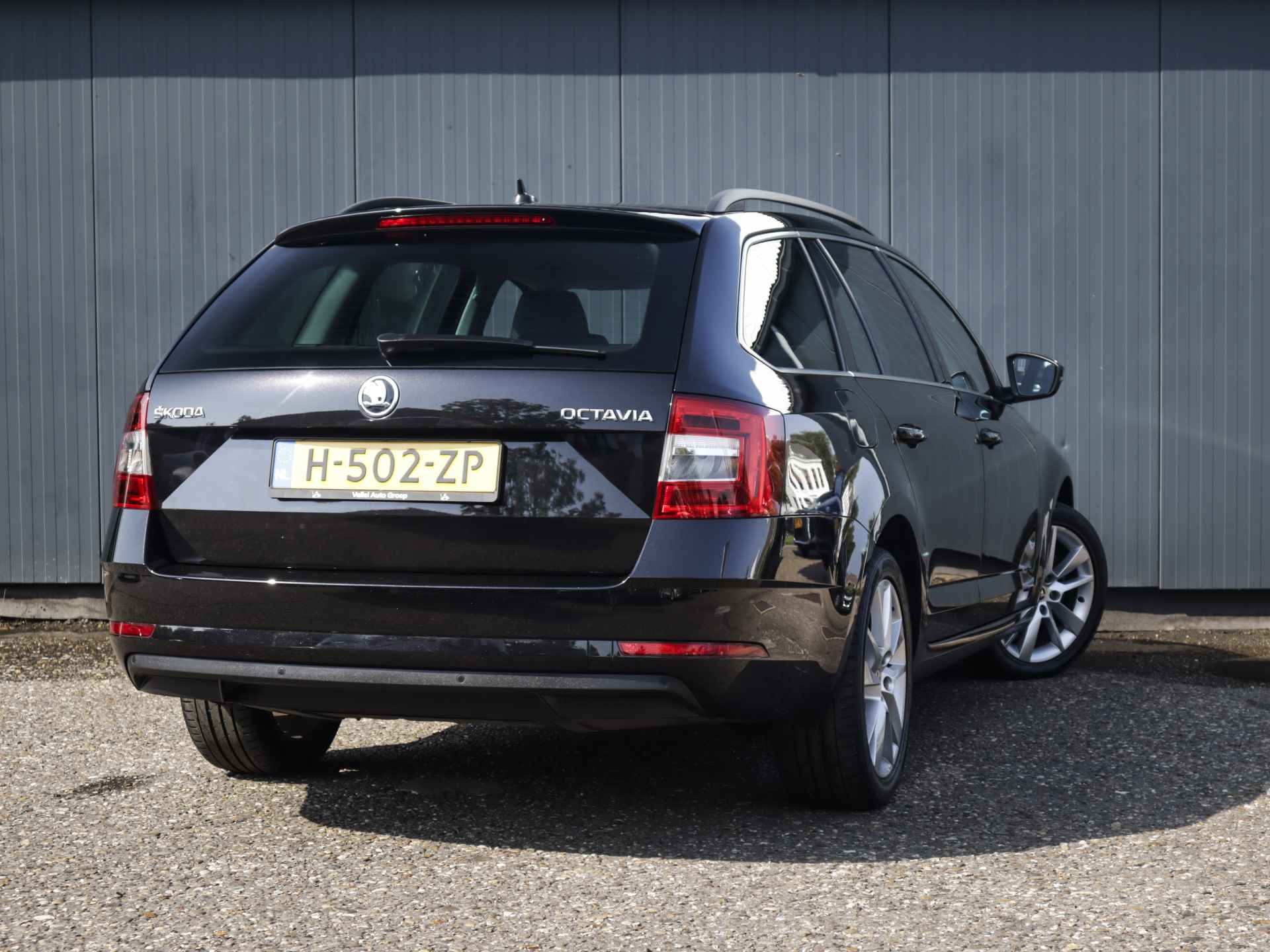 Škoda Octavia Combi 1.0 TSI Greentech Business Edition (116 PK) 1e-Eig, Keurig-Onderh, 12-Mnd-BOVAG, NL-Auto, Leer, Navigatie/Apple-Carplay/Android-Auto, Cruisecontrol, Licht-Zicht-Pakket, Parkeersensoren, Stoelverwarming, Airco, DAB Lm-Velgen-17-Inch, Privacy-Glas - 4/36