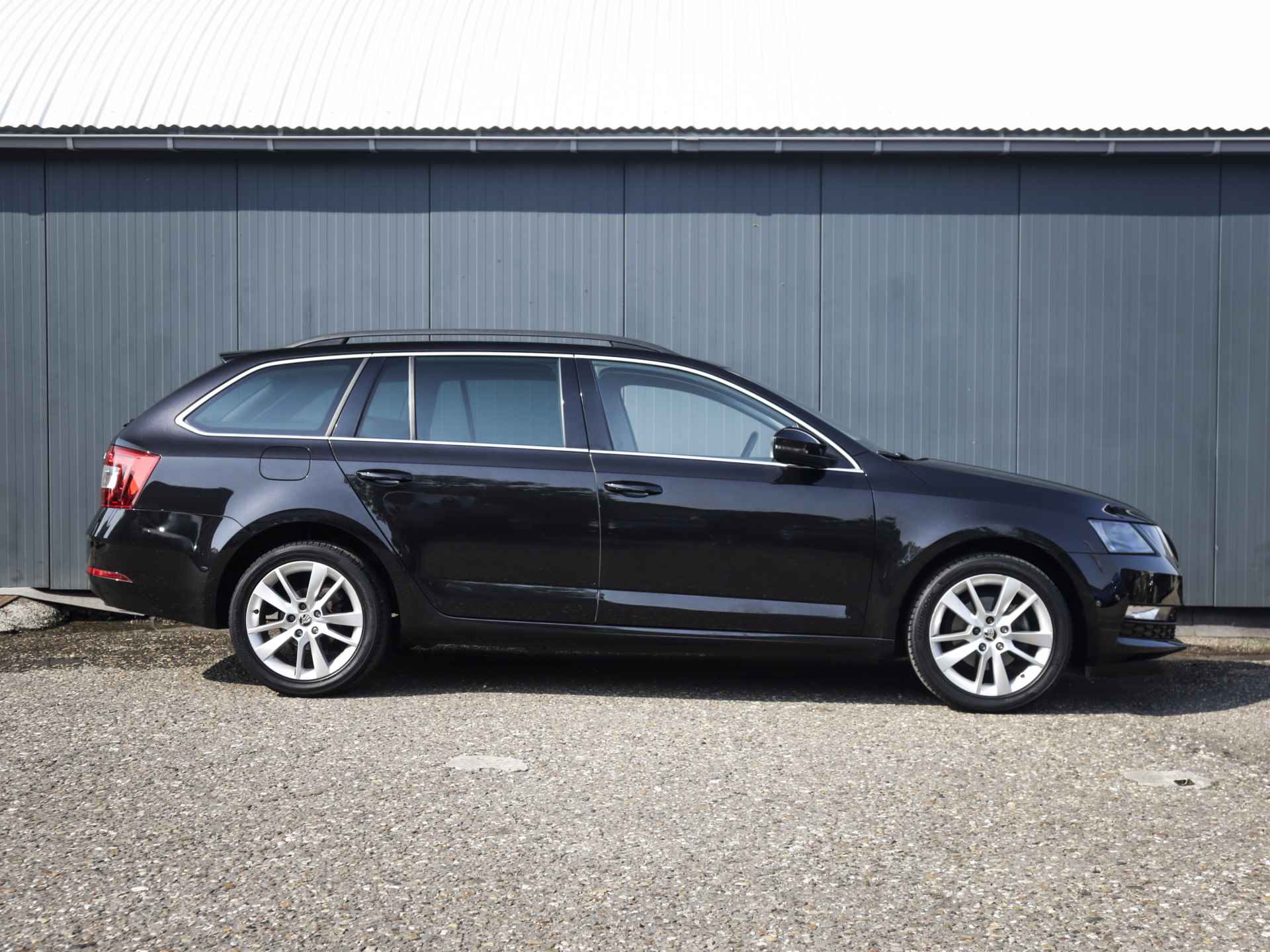 Škoda Octavia Combi 1.0 TSI Greentech Business Edition (116 PK) 1e-Eig, Keurig-Onderh, 12-Mnd-BOVAG, NL-Auto, Leer, Navigatie/Apple-Carplay/Android-Auto, Cruisecontrol, Licht-Zicht-Pakket, Parkeersensoren, Stoelverwarming, Airco, DAB Lm-Velgen-17-Inch, Privacy-Glas - 5/36