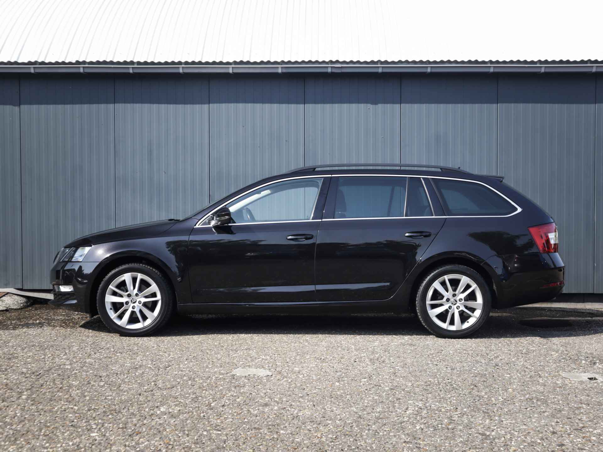 Škoda Octavia Combi 1.0 TSI Greentech Business Edition (116 PK) 1e-Eig, Keurig-Onderh, 12-Mnd-BOVAG, NL-Auto, Leer, Navigatie/Apple-Carplay/Android-Auto, Cruisecontrol, Licht-Zicht-Pakket, Parkeersensoren, Stoelverwarming, Airco, DAB Lm-Velgen-17-Inch, Privacy-Glas - 22/36