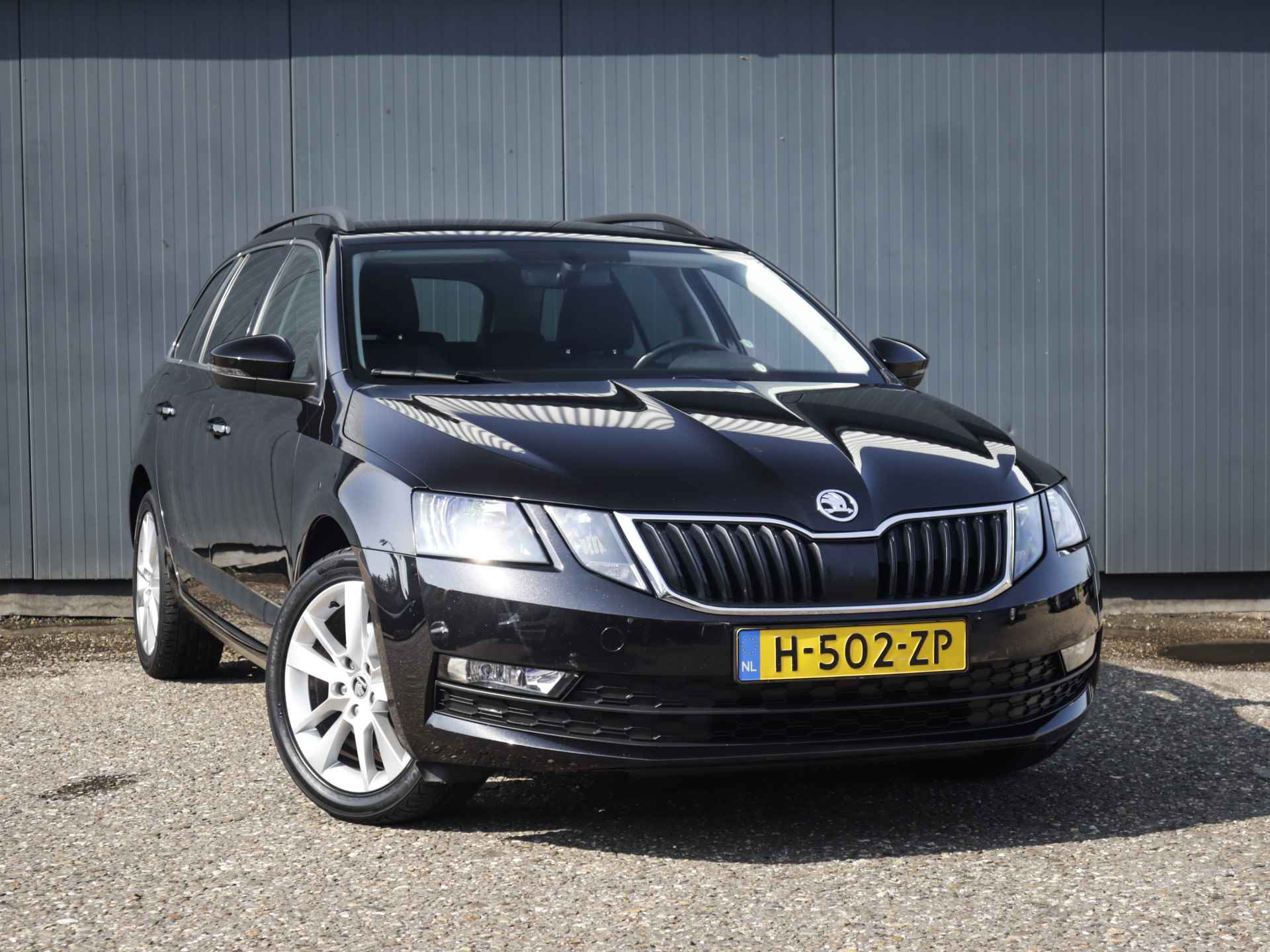 Škoda Octavia Combi 1.0 TSI Greentech Business Edition (116 PK) 1e-Eig, Keurig-Onderh, 12-Mnd-BOVAG, NL-Auto, Leer, Navigatie/Apple-Carplay/Android-Auto, Cruisecontrol, Licht-Zicht-Pakket, Parkeersensoren, Stoelverwarming, Airco, DAB Lm-Velgen-17-Inch, Privacy-Glas - 24/36