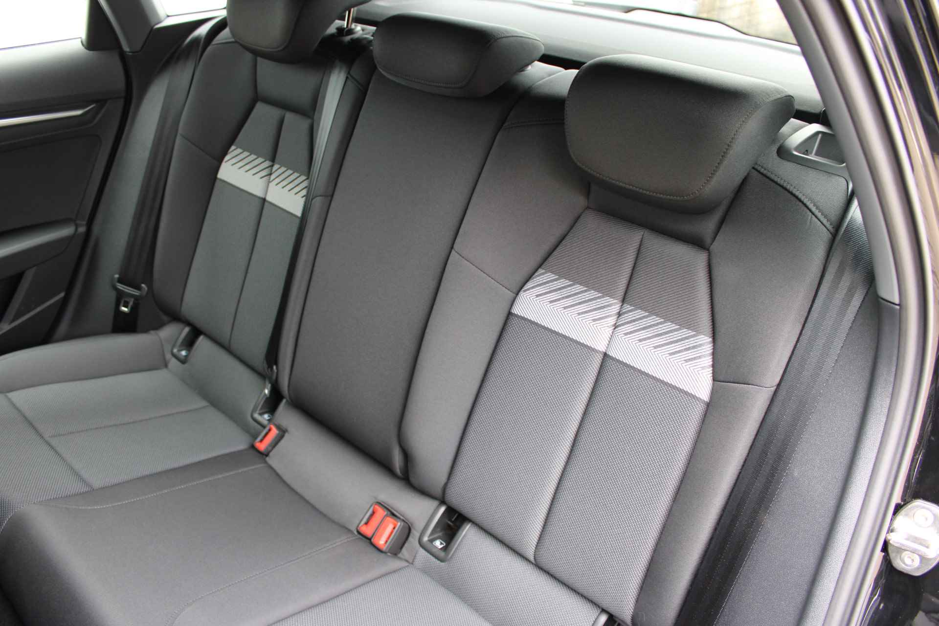 Audi A3 Sportback 30 TFSI 110PK Automaat Advanced edition | Sportstoelen | Navigatie | Climate Control | Led Koplampen | Cruise Control - 43/49