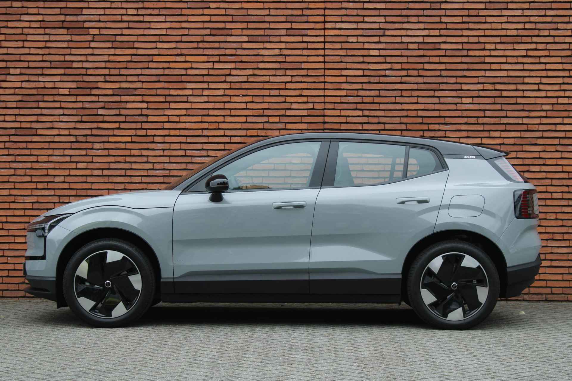 Volvo EX30 Single Motor Extended Range Plus 69 kWh, *** € 2000,- Sepp Subsidie mogelijk***  Nieuwe auto, Adaptieve Cruise Control, Pilot Assist, Harman/Kardon soundbar, Parkersensoren voor en achter, Parkeercamera, Stoelverwarming, Stuurwielverwarming - 8/34