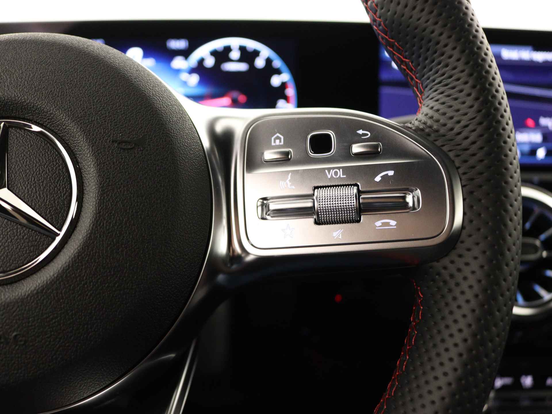 Mercedes-Benz CLA-Klasse Shooting Brake 180 AMG Line 5 spaaks lichtmetalen velgen| navigatie | MBUX wide screen | Dodehoekassistent | Smartphone integratie | Nightpakket | Sfeerverlichting | Parkeerpakket met achteruitrijcamera | Draadloos oplaadsysteem voor Smartphone | - 20/41