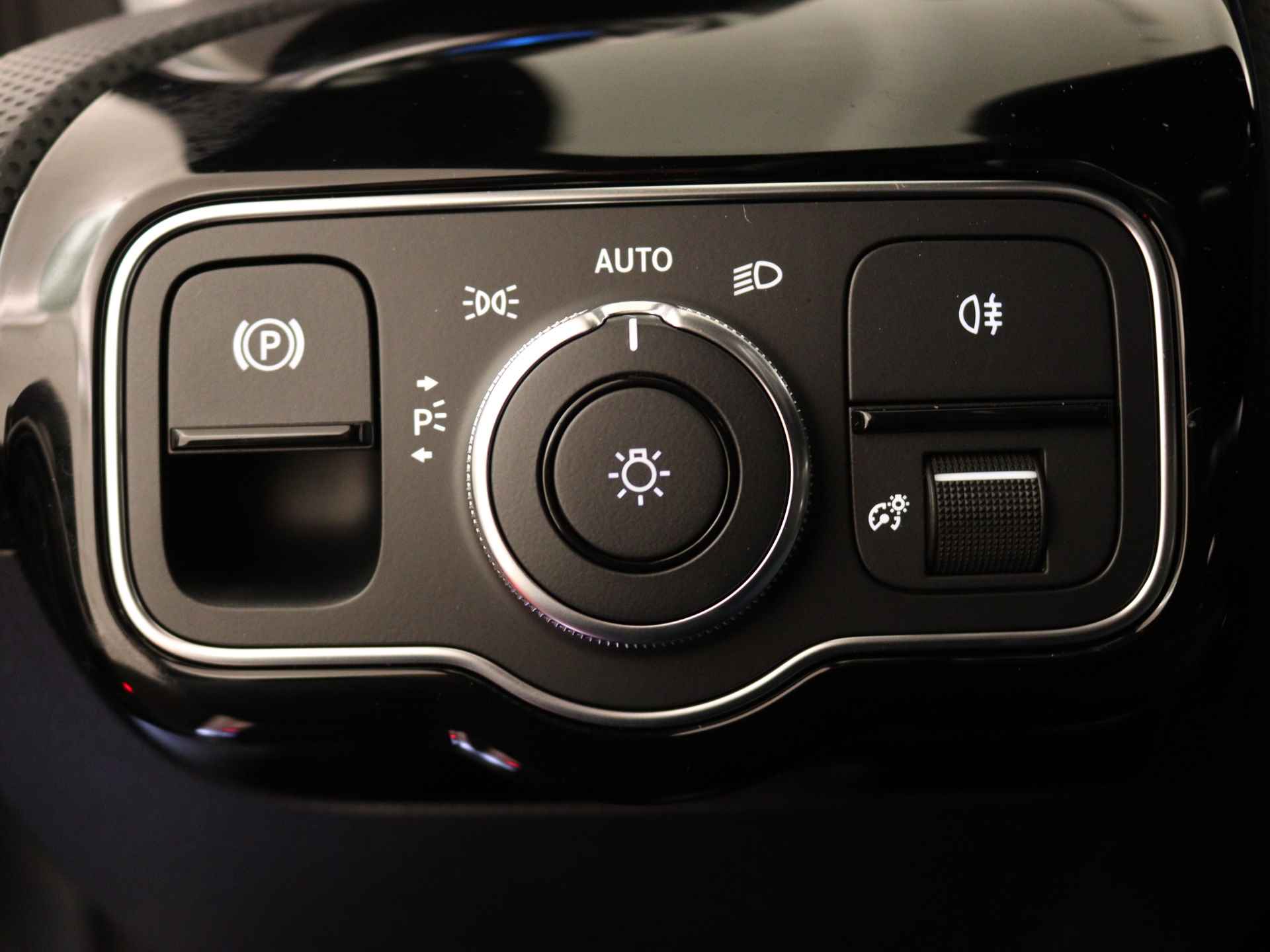 Mercedes-Benz CLA-Klasse Shooting Brake 180 AMG Line 5 spaaks lichtmetalen velgen| navigatie | MBUX wide screen | Dodehoekassistent | Smartphone integratie | Nightpakket | Sfeerverlichting | Parkeerpakket met achteruitrijcamera | Draadloos oplaadsysteem voor Smartphone | - 32/41