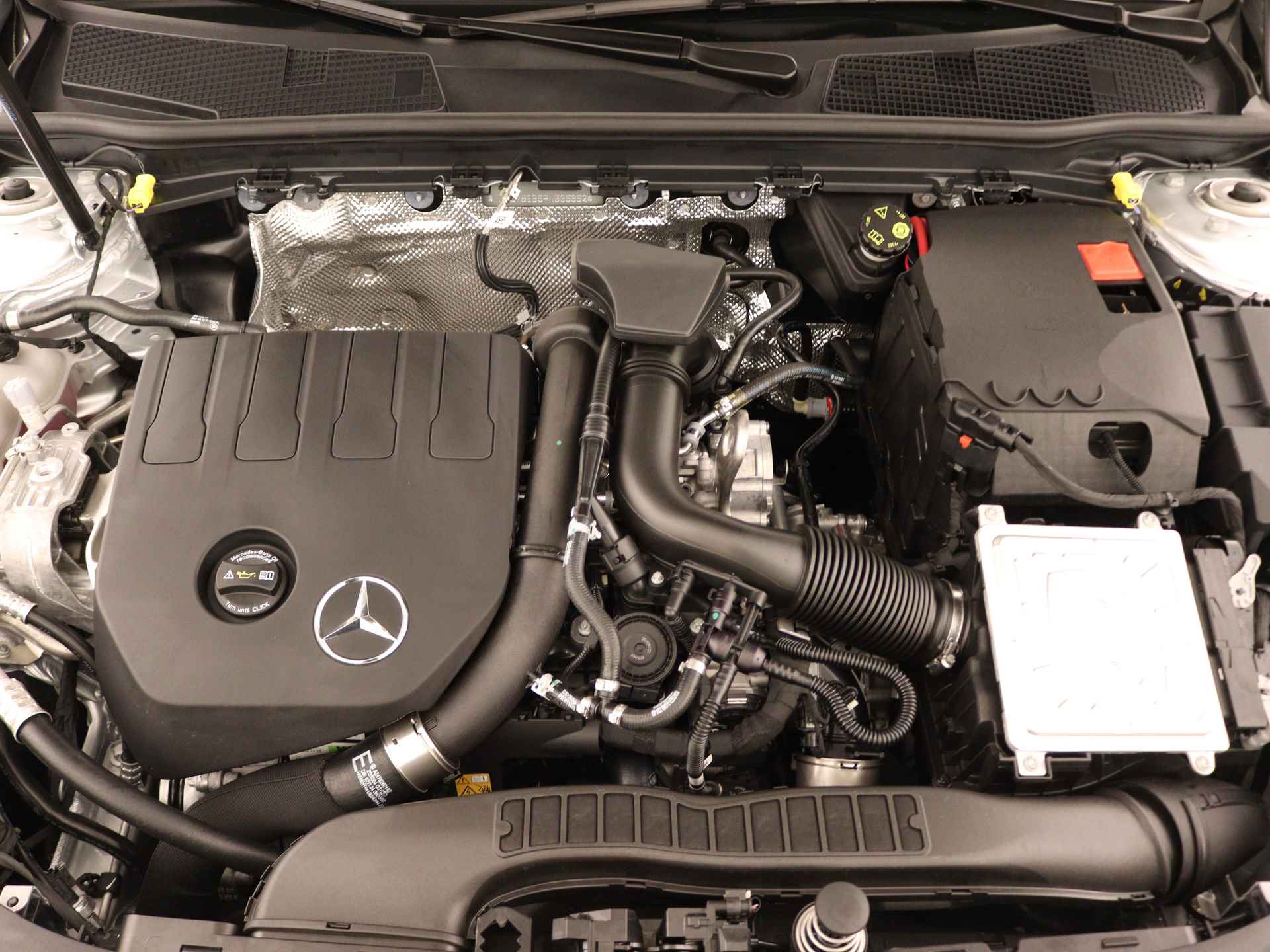 Mercedes-Benz CLA-Klasse Shooting Brake 180 AMG Line 5 spaaks lichtmetalen velgen| navigatie | MBUX wide screen | Dodehoekassistent | Smartphone integratie | Nightpakket | Sfeerverlichting | Parkeerpakket met achteruitrijcamera | Draadloos oplaadsysteem voor Smartphone | - 38/41