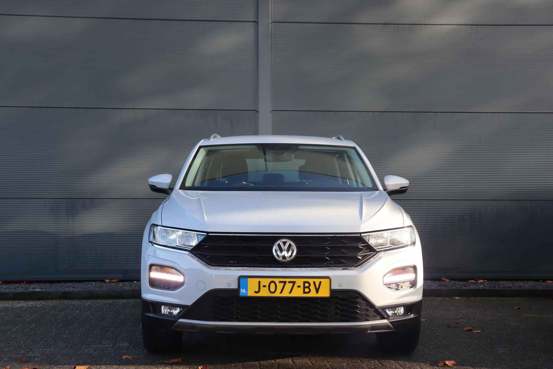 Volkswagen T-Roc 1.0 TSI Style Business / Navi / Stoelverwarming / Virtual Dashboard / - 2/34