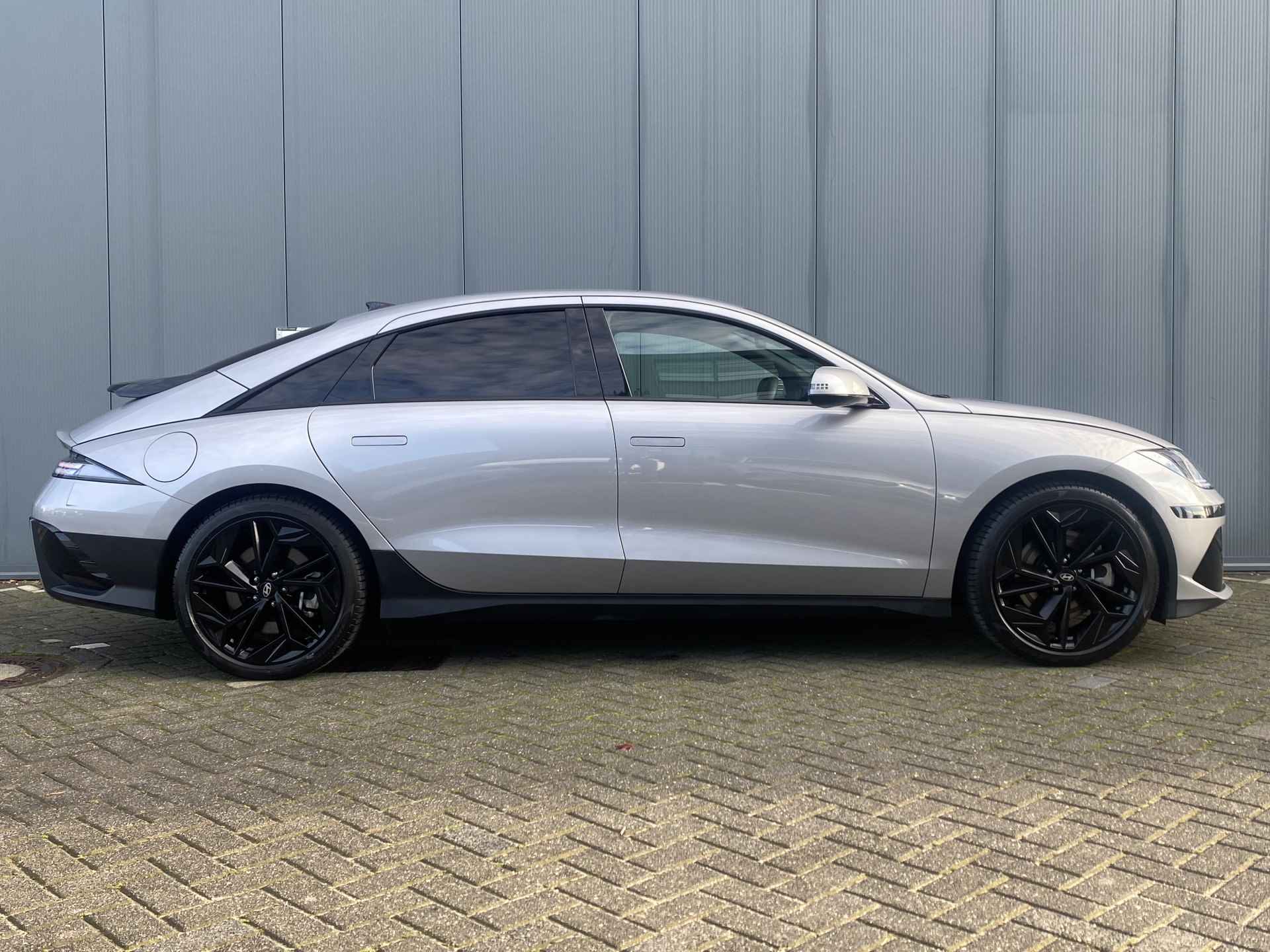 Hyundai IONIQ 6 77 kWh 229pk Connect | Camera | Climate | Keyless | Navigatie | Elek. Klep | Full - Led | Parelmoer | Warmtepomp | Winterpakket - 3/37