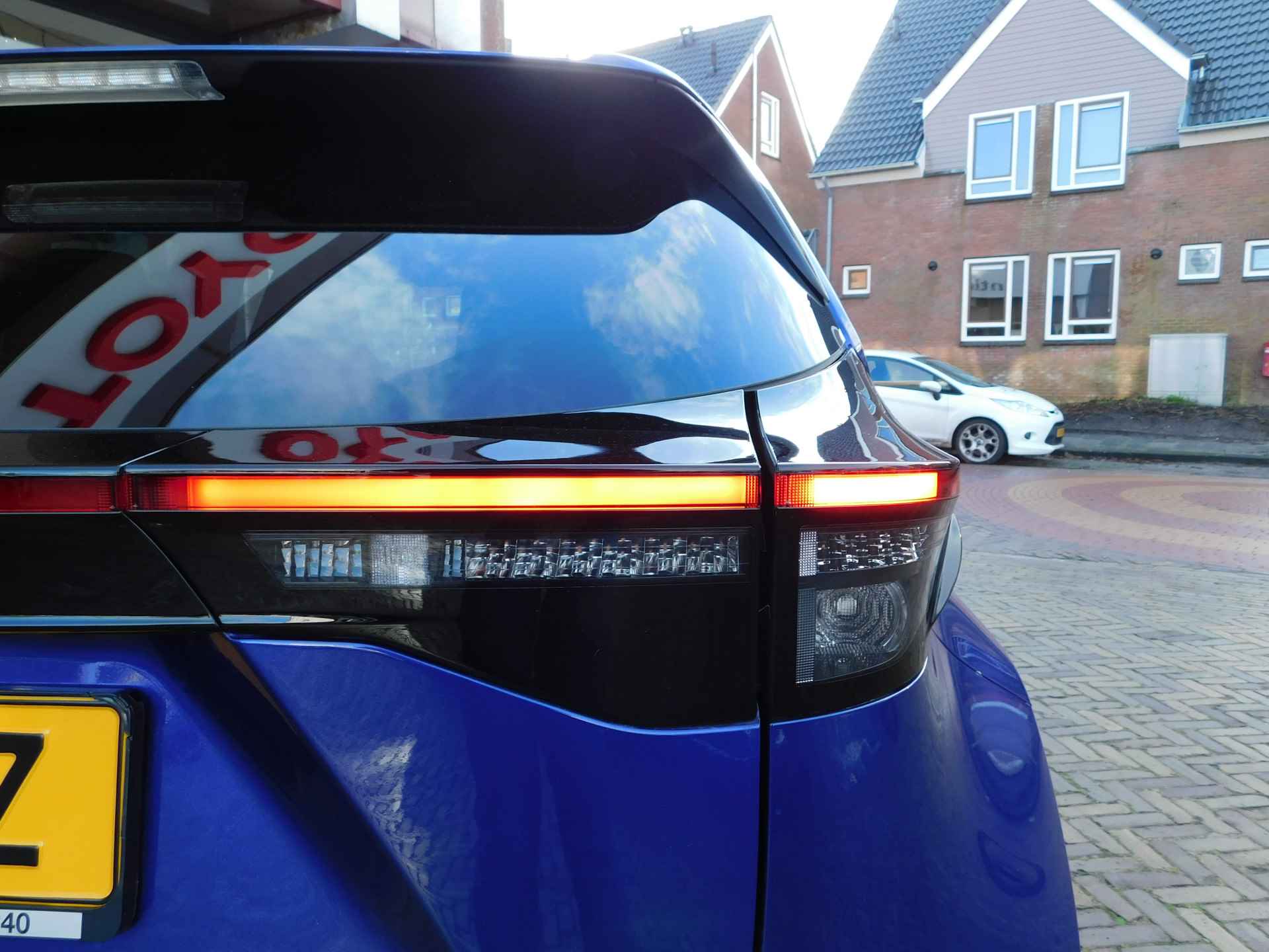 Toyota Yaris Cross 1.5 Hybrid 115 First Edition | Led verlichting | Grootlicht assistent | - 48/50