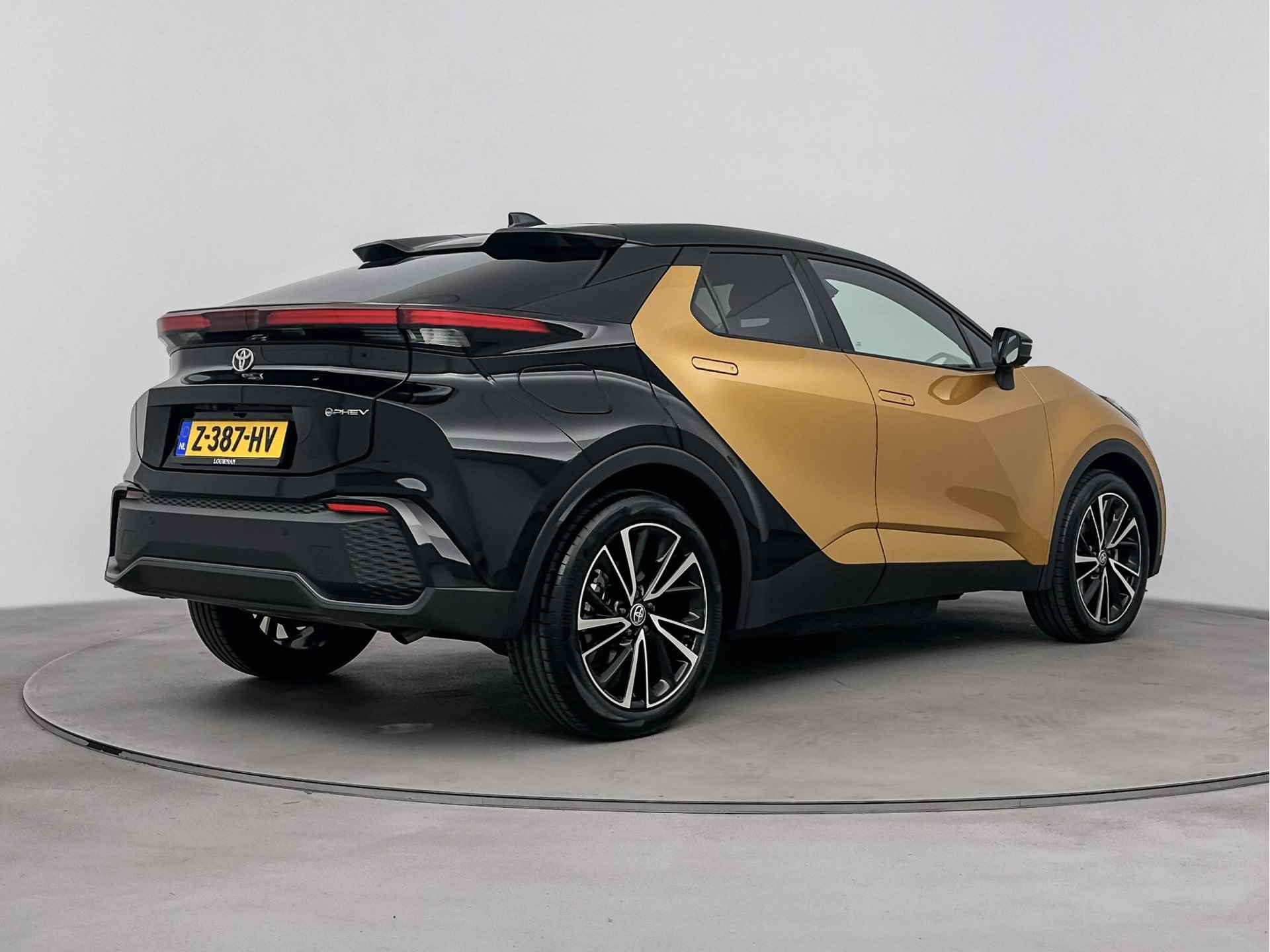 Toyota C-HR 2.0 Plug-in Hybrid 220 Première Edition - 3/41