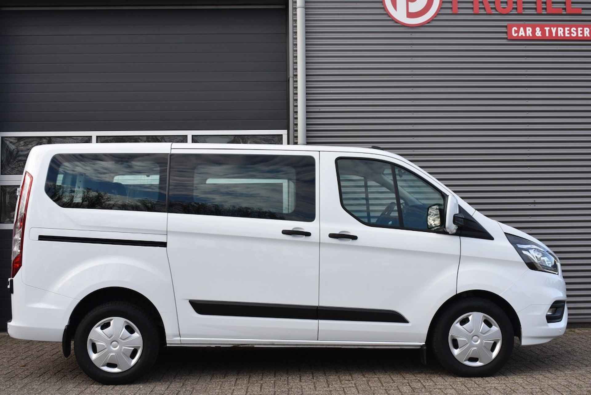 FORD Transit Custom BENZINE PLUG-IN HYBRIDE / 9 PERSOONS / AUTOMAAT / - 7/27