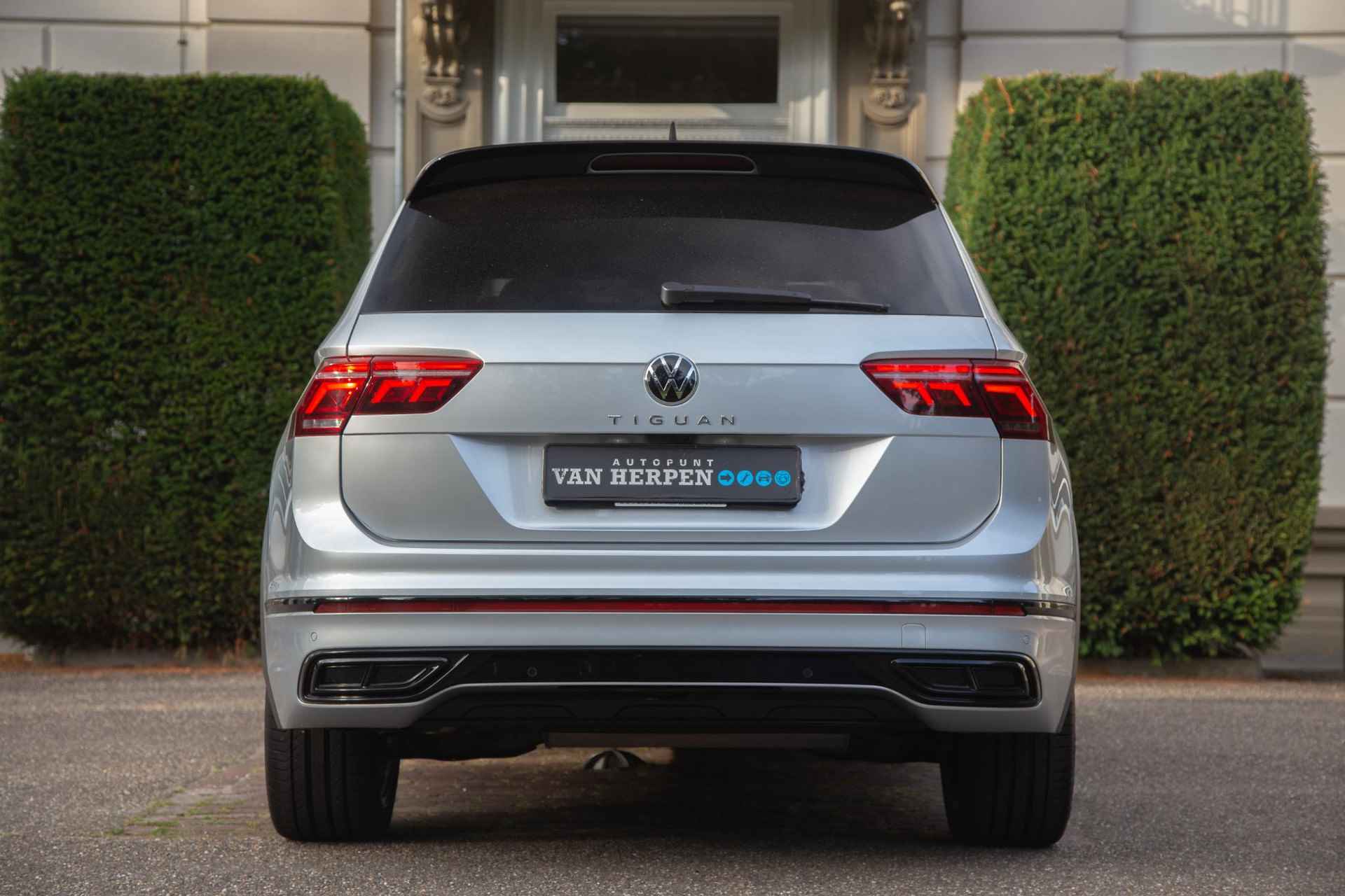 Volkswagen Tiguan 1.4 TSI eHybrid R-Line Business Trekhaak | DCC | Camera | Winter Pack - 4/57